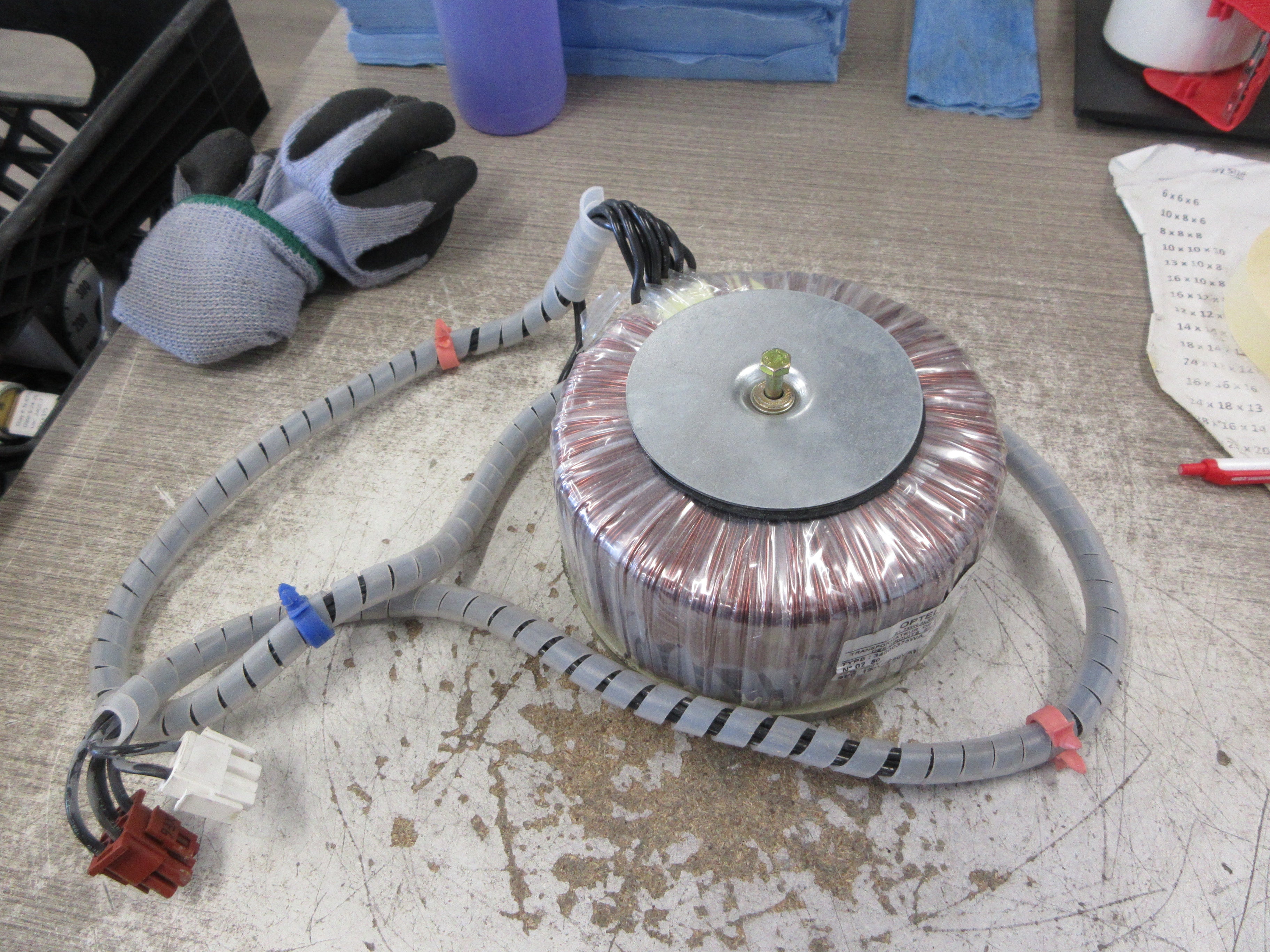 Optelec Isolating Transformer 34000375WA_AD 1050VA Pri: 480V Sec: 120-230V Used