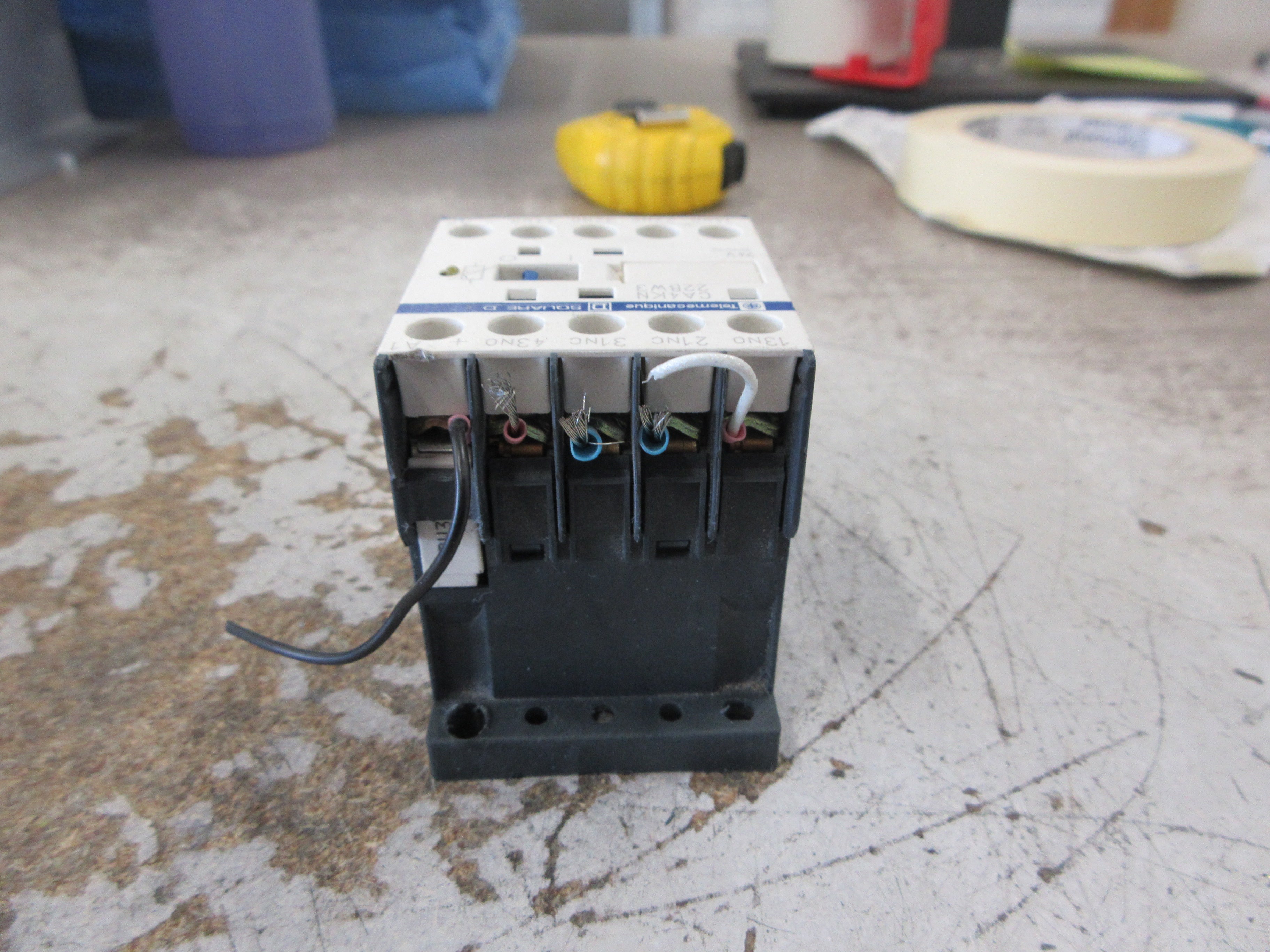 Square D Contactor CA4KN 22BW3 24VDC Coil Used