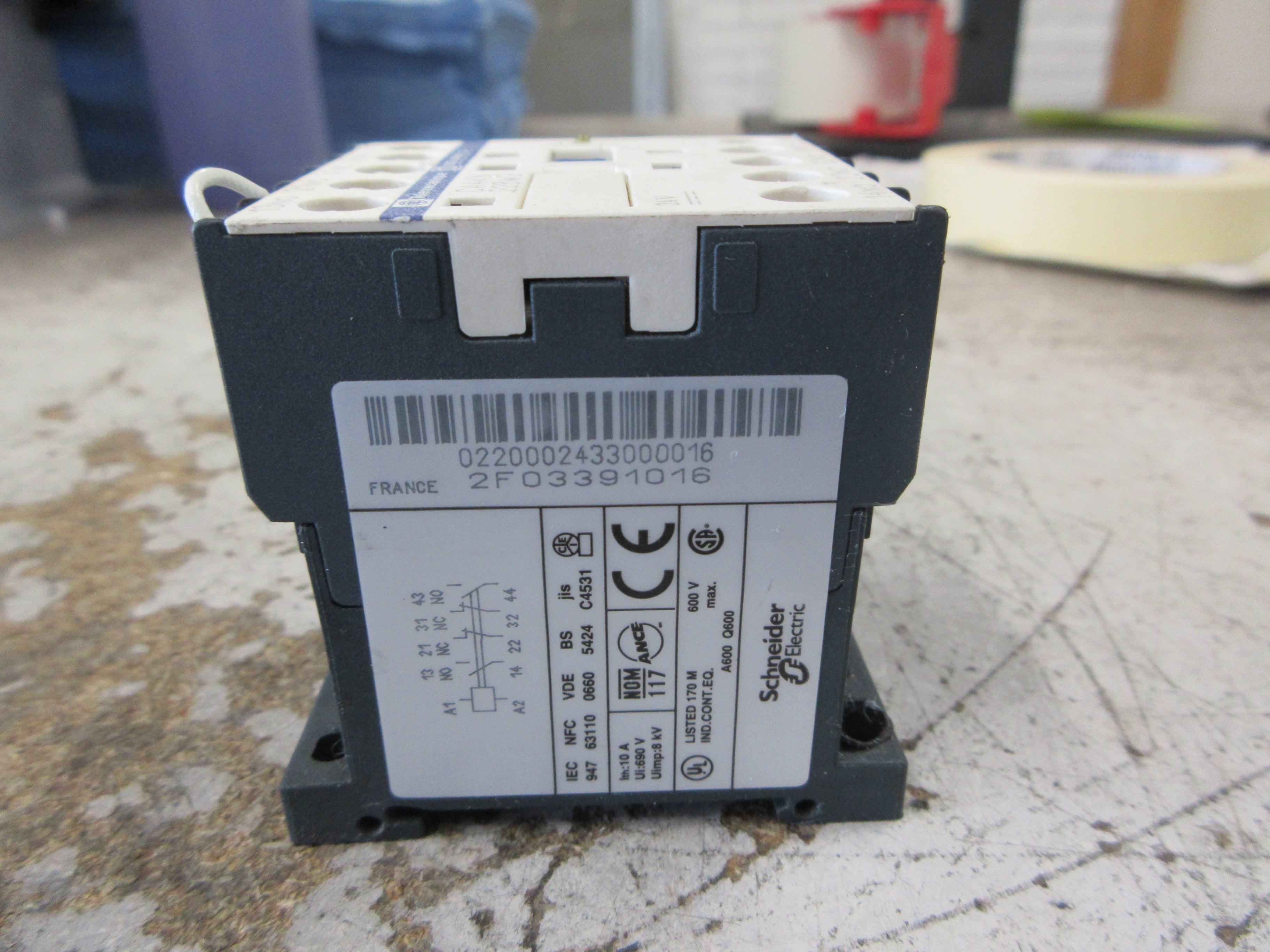 Square D Contactor CA4KN 22BW3 24VDC Coil Used