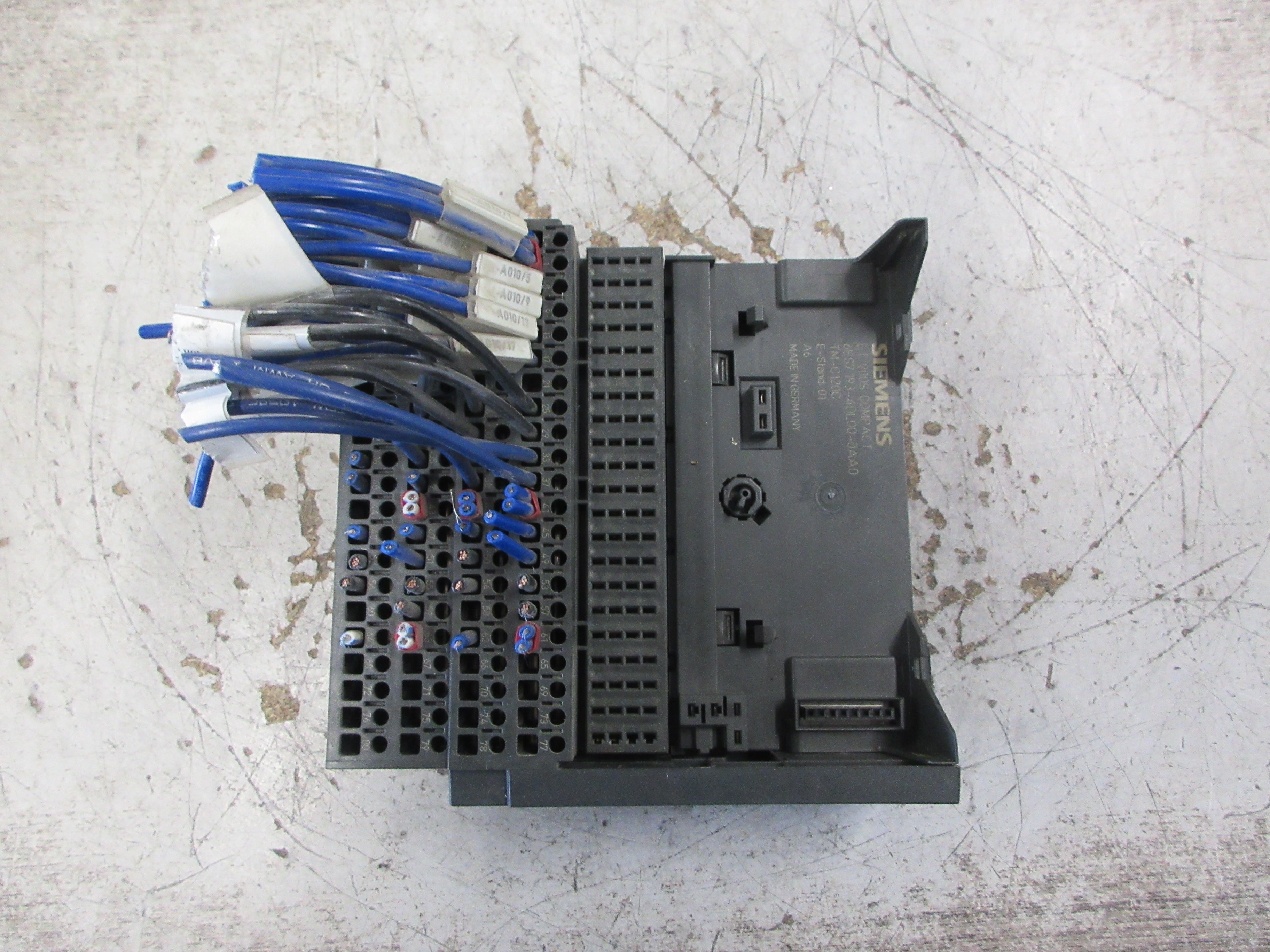 Siemens ET 200S Compact Terminal Module 6ES7 193-4DL00-0AA0 E-Stand: 01 Used