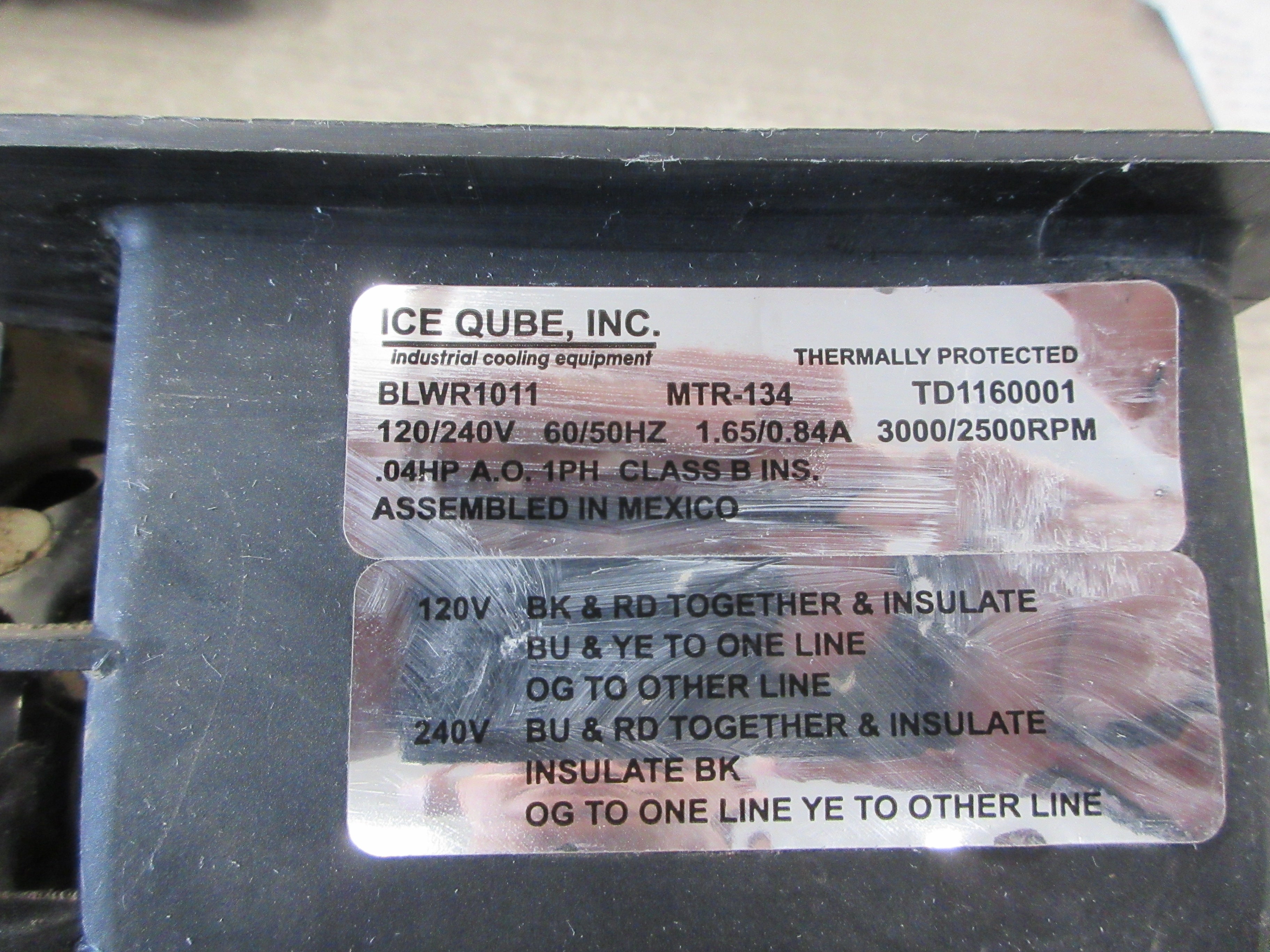 Ice Qube Blower BLWR1011 120/240V 60/50Hz 1.65/0.84A 3000/2500RPM 0.04HP Used