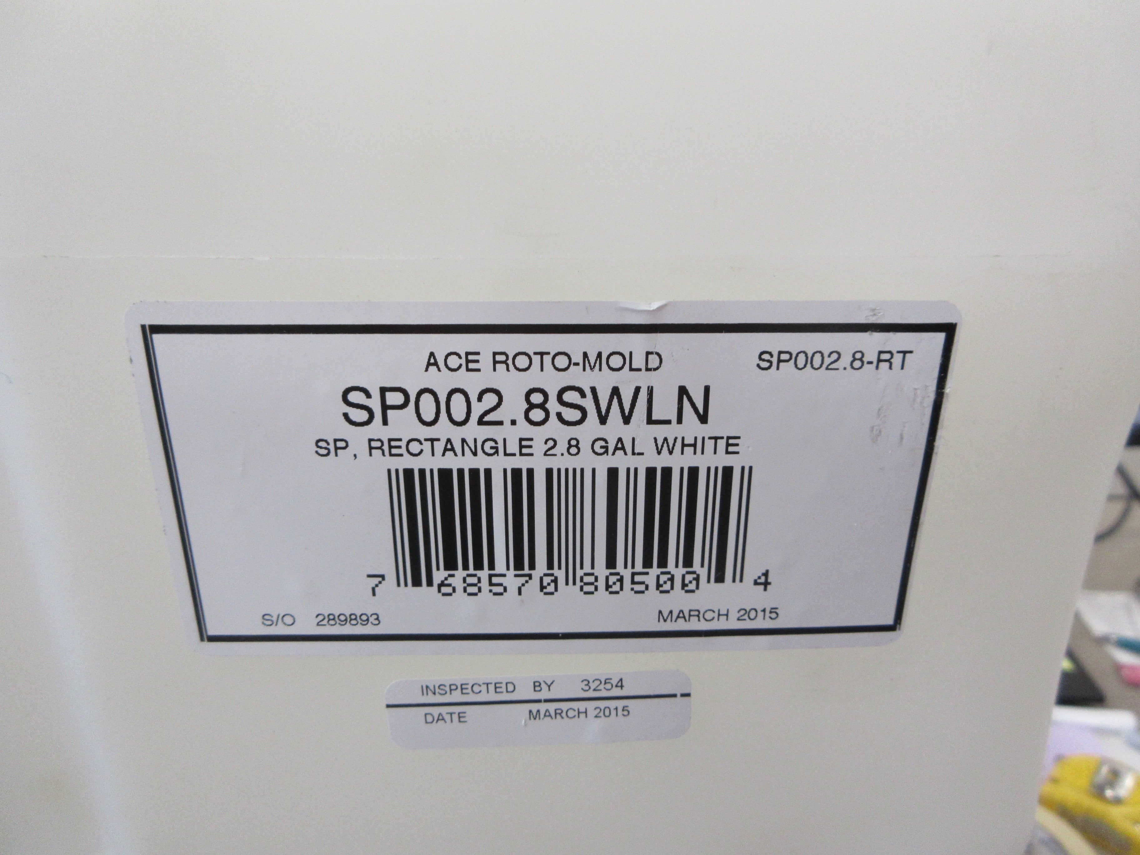 Ace Roto-Mold SP002.8-RT Rectangle Tank SP002.8SWLN 2.8 Gal White Used