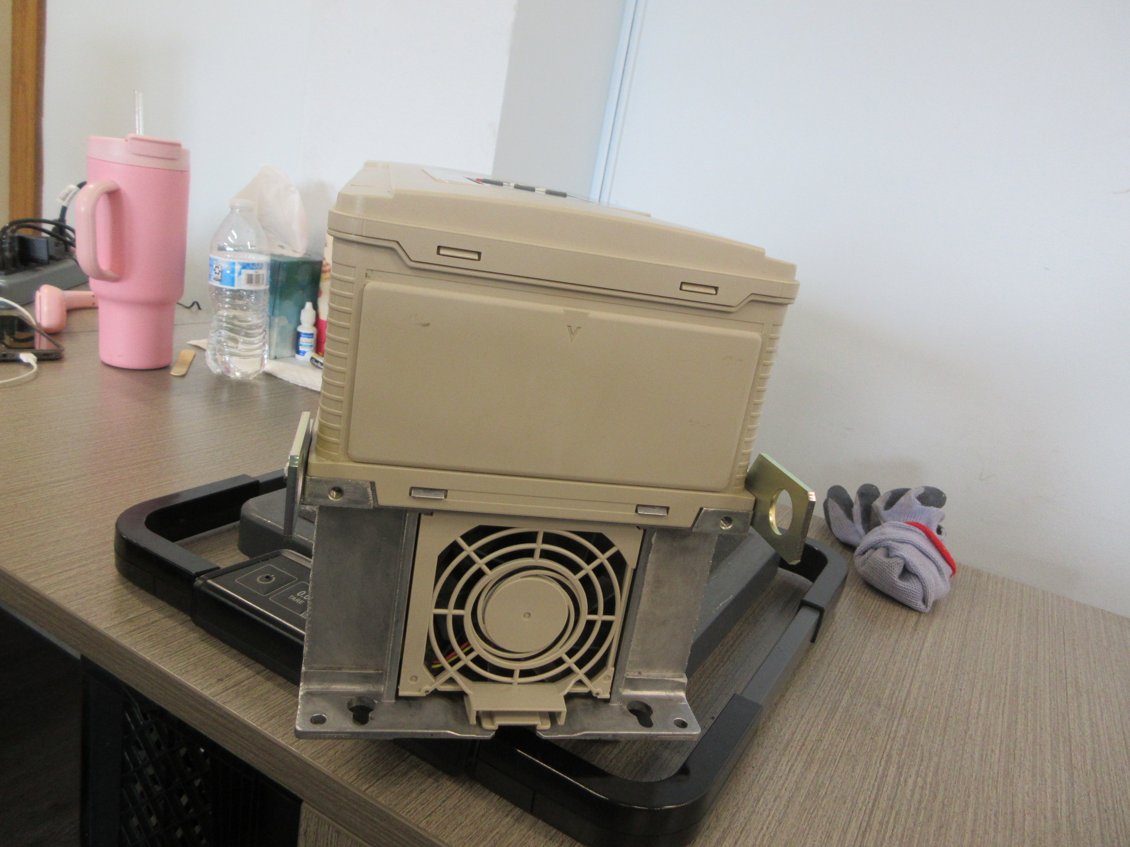 Yaskawa HV600 AC Drive CIPR-HV60U2046CFAA-AAAAHA Rev. A 15HP 3Ph Used