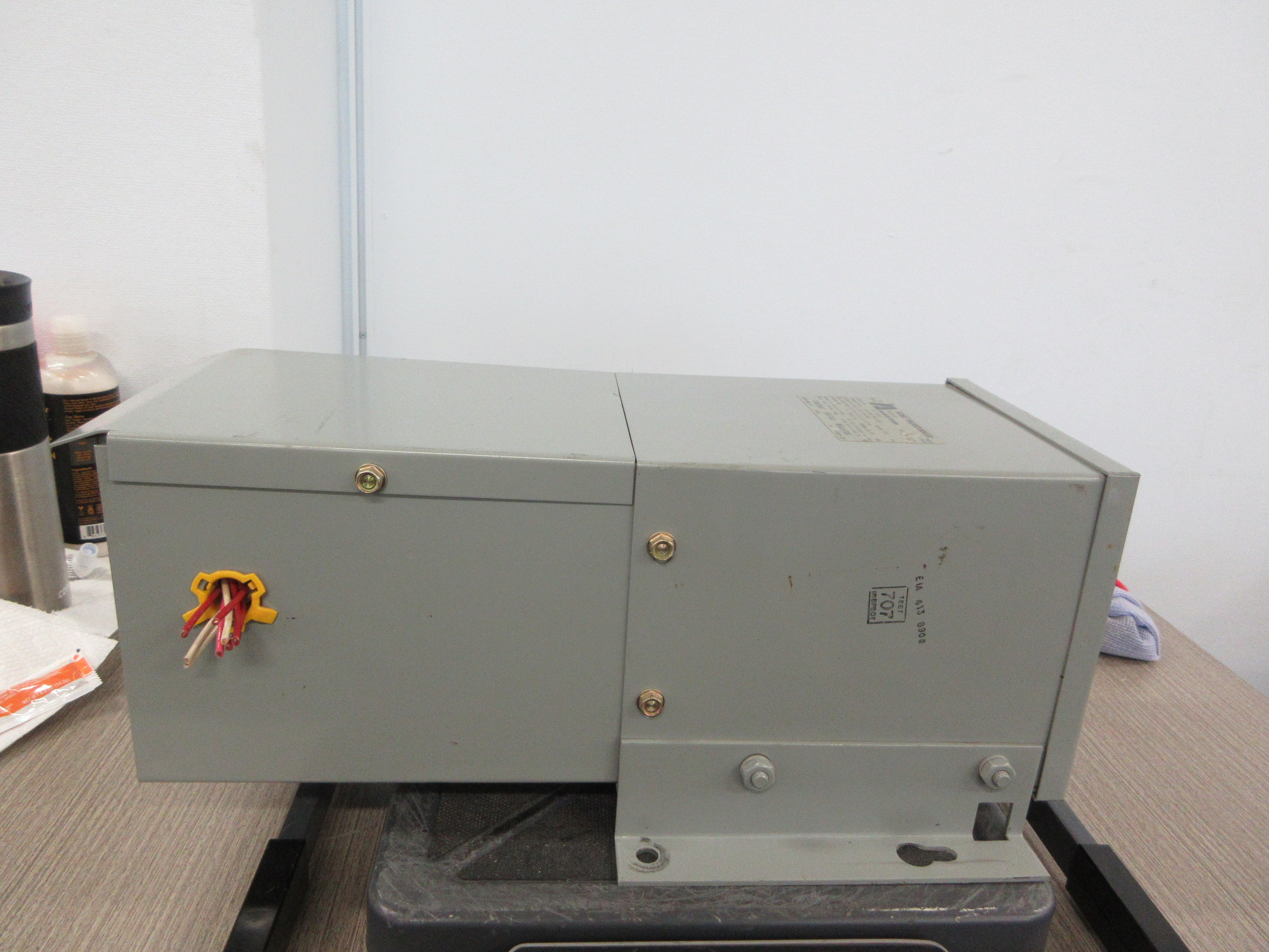 Acme Transformer Constant Voltage Regulator T-1-69433 750VA Used
