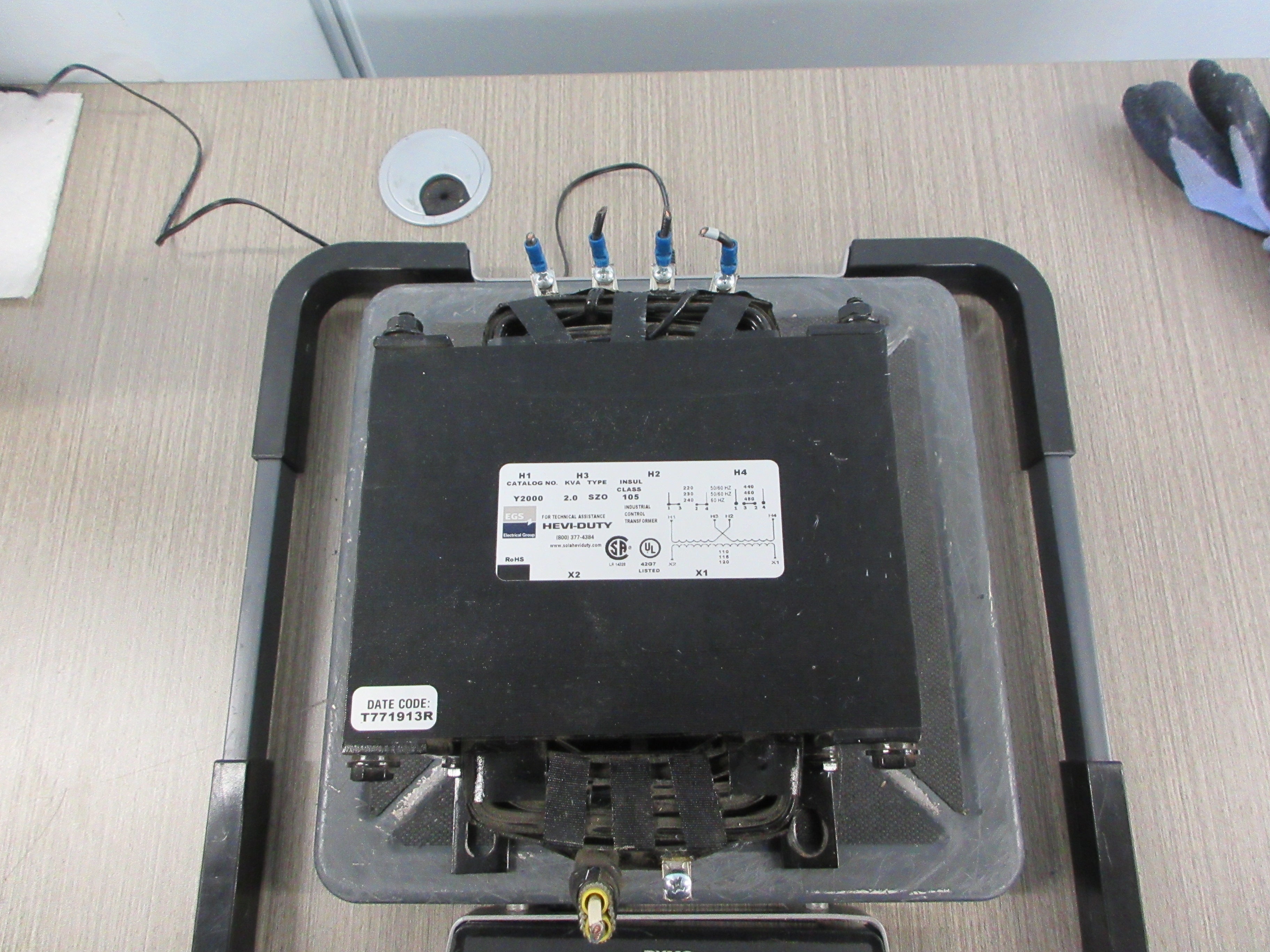 Hevi-Duty Type SZO Control Transformer Y2000 2KVA Pri: 240/480V Sec: 120V Used