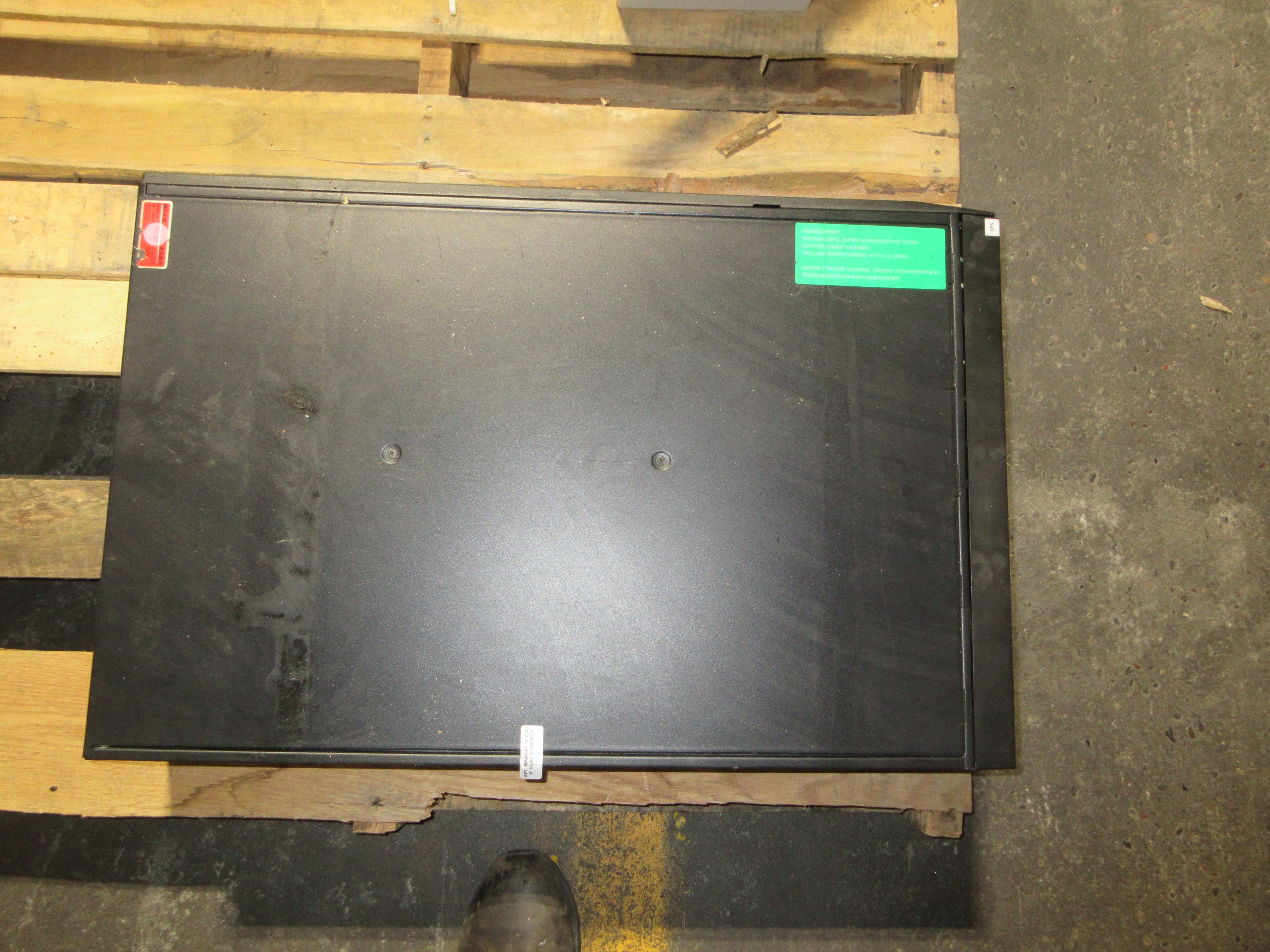 APC Smart-UPS RT-3000 3000VA Input: 220-240V , 50/60Hz , 16A Used