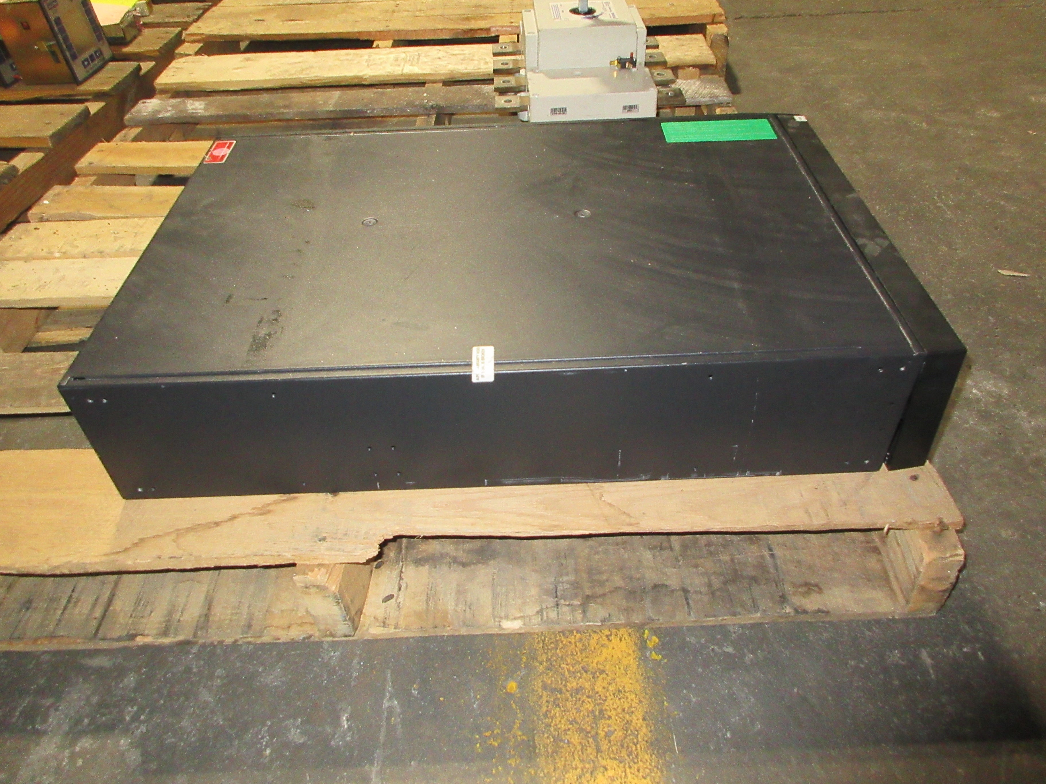 APC Smart-UPS RT-3000 3000VA Input: 220-240V , 50/60Hz , 16A Used