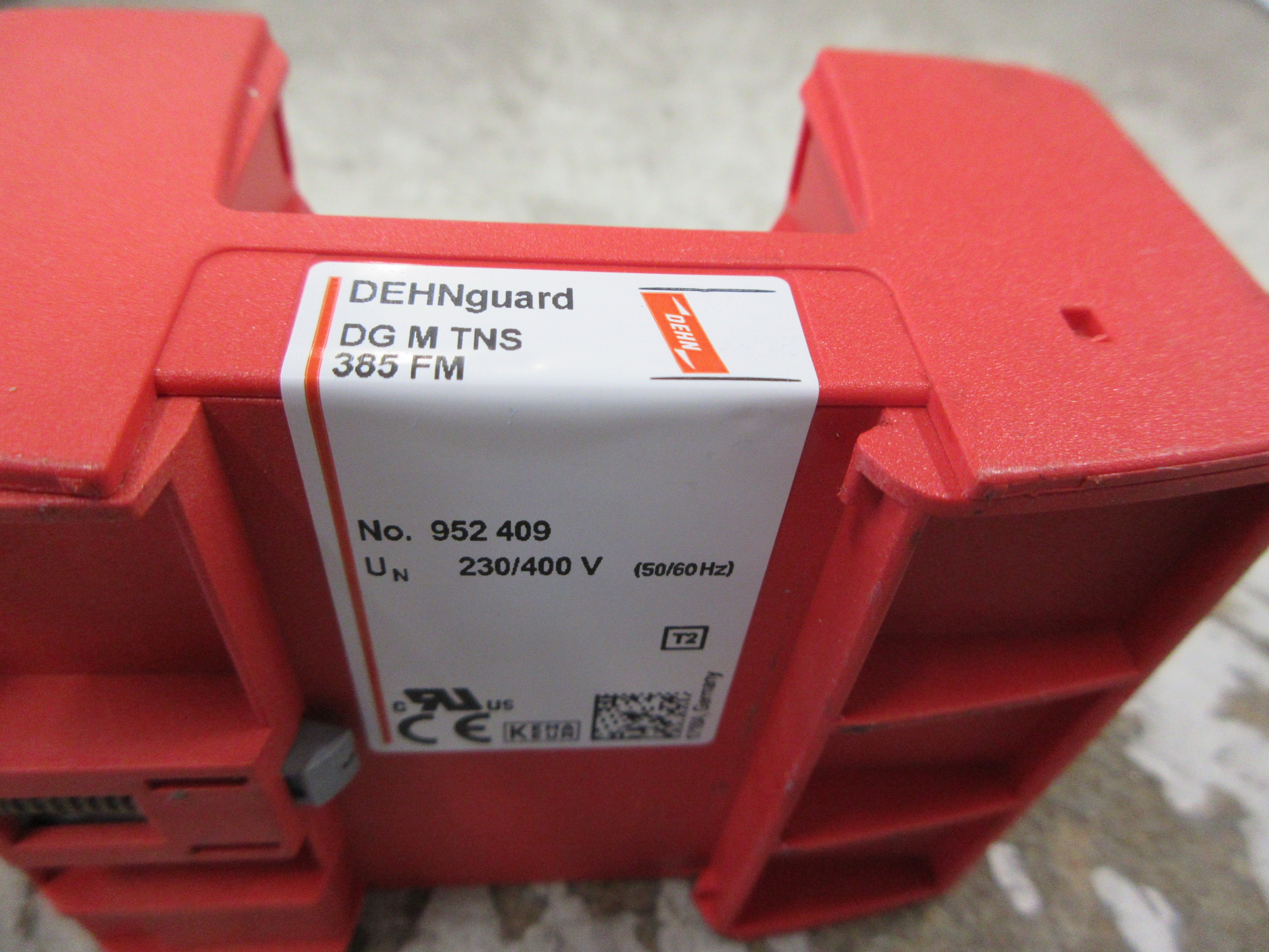 Dehn DEHNguard Surge Arrester Base 952 409 230/400V 50/60Hz DG M TNS 385 FM Used