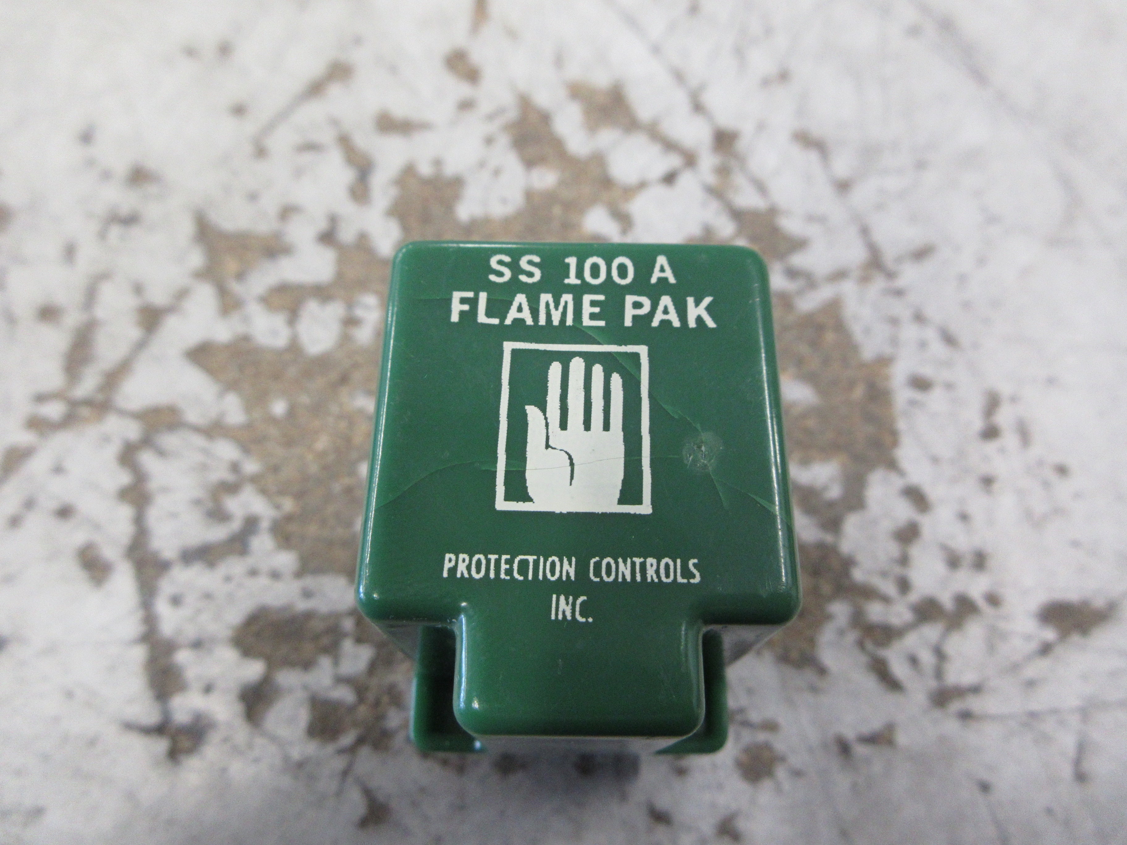 Protection Controls Flame Pak Relay SS 100 A *Scratched Front* Used