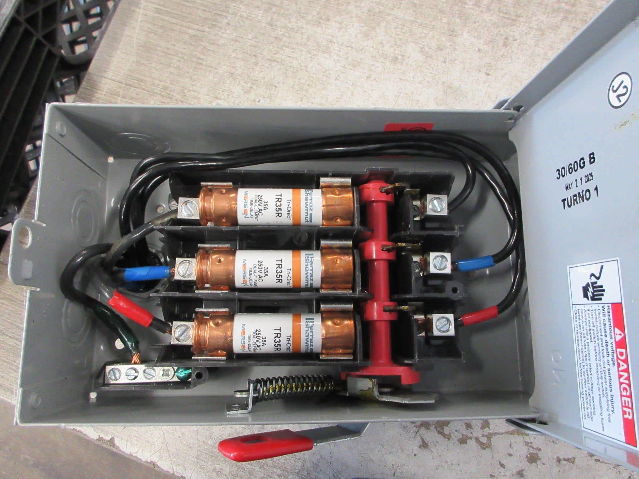 Siemens Fusible Safety Switch/Disconnect GF322NA 60A 240V 3P Used