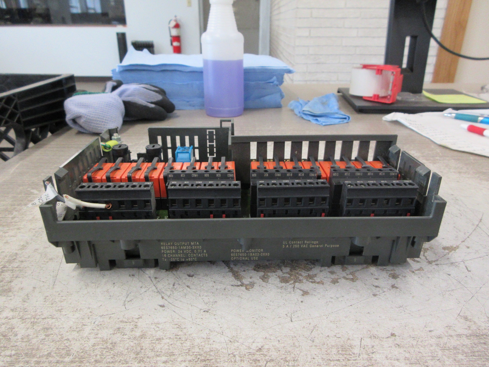 Siemens Relay Output MTA 6ES7650-1AM30-3XX0 16-Ch *Chipped Base* Used