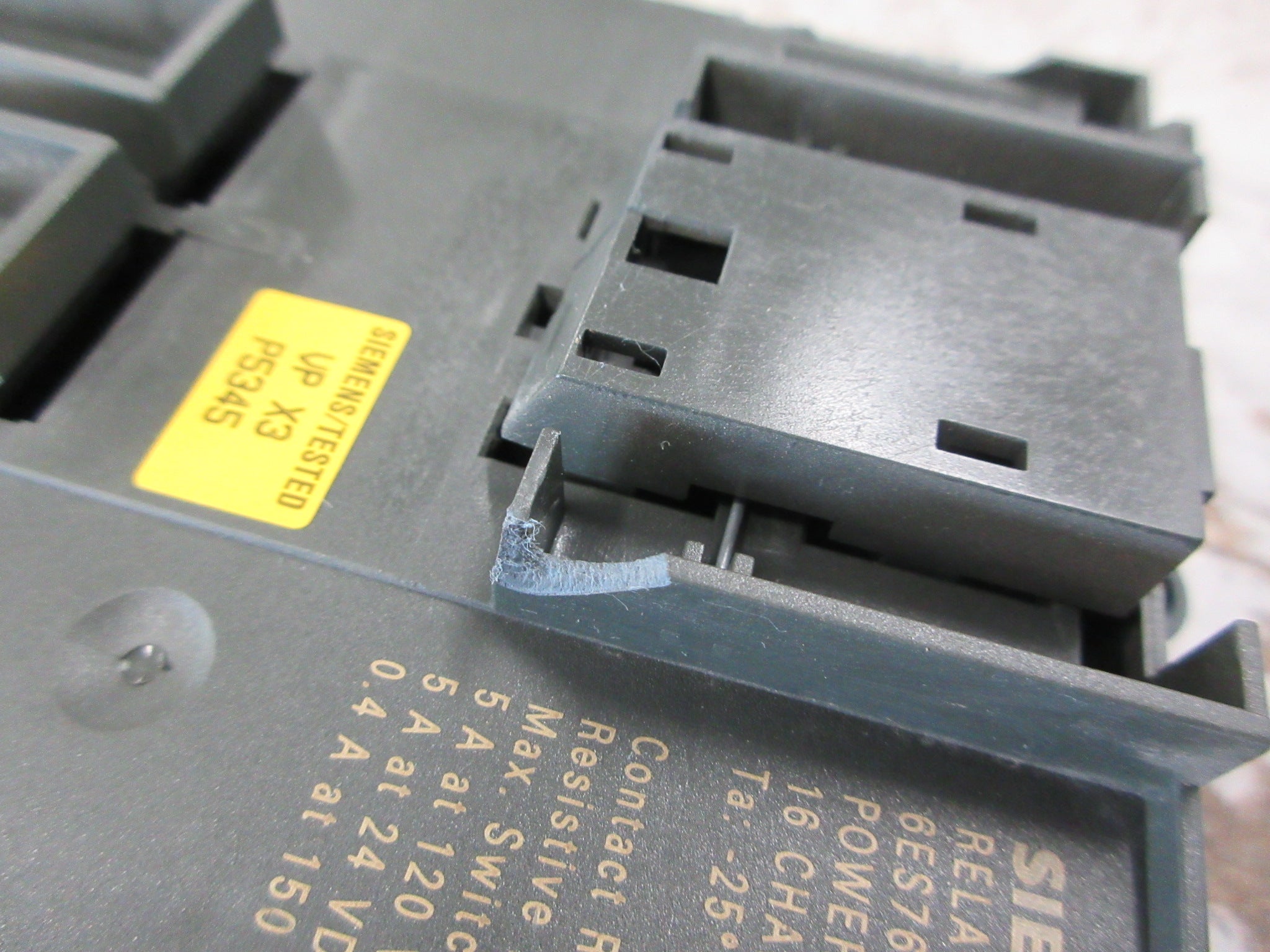 Siemens Relay Output MTA 6ES7650-1AM30-3XX0 16-Ch *Chipped Base* Used