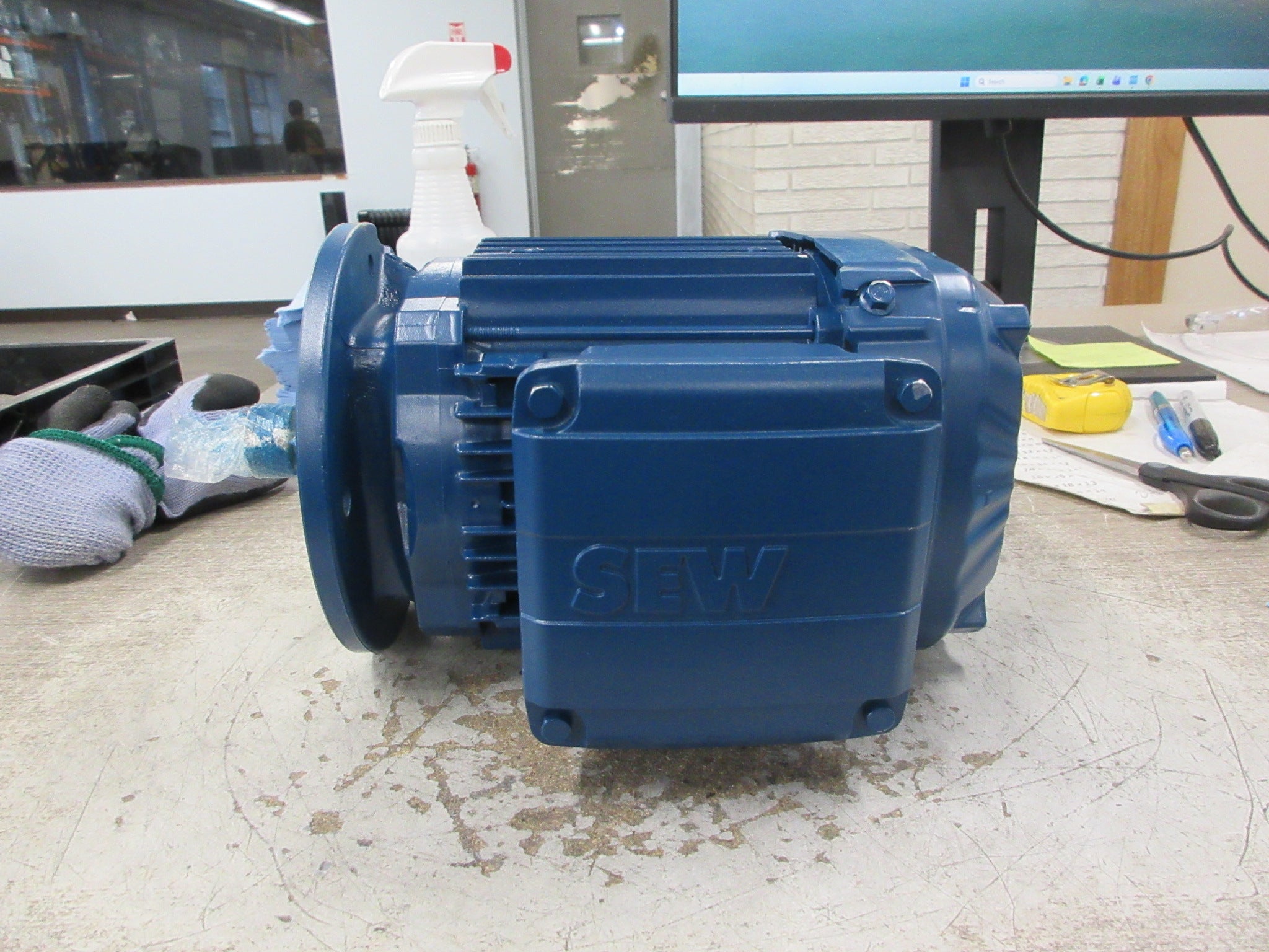 Sew-Eurodrive Motor DRN80MK4/FG 0.75HP 230/460V 1745RPM 2.30/1.15A New Surplus