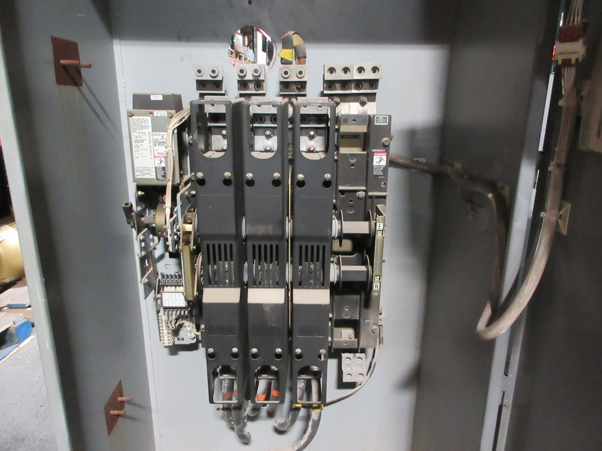 Asco Series 300 Automatic Transfer Switch H00300030800N10C 800A 480V 3Ph Used