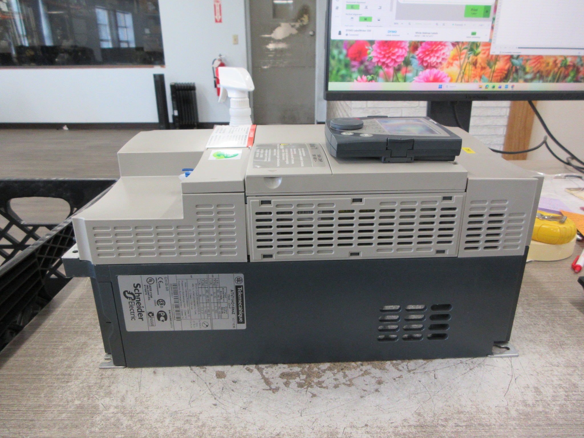 Schneider Electric Altivar 71 AC Drive ATV71HD15N4Z 20HP 3Ph Used