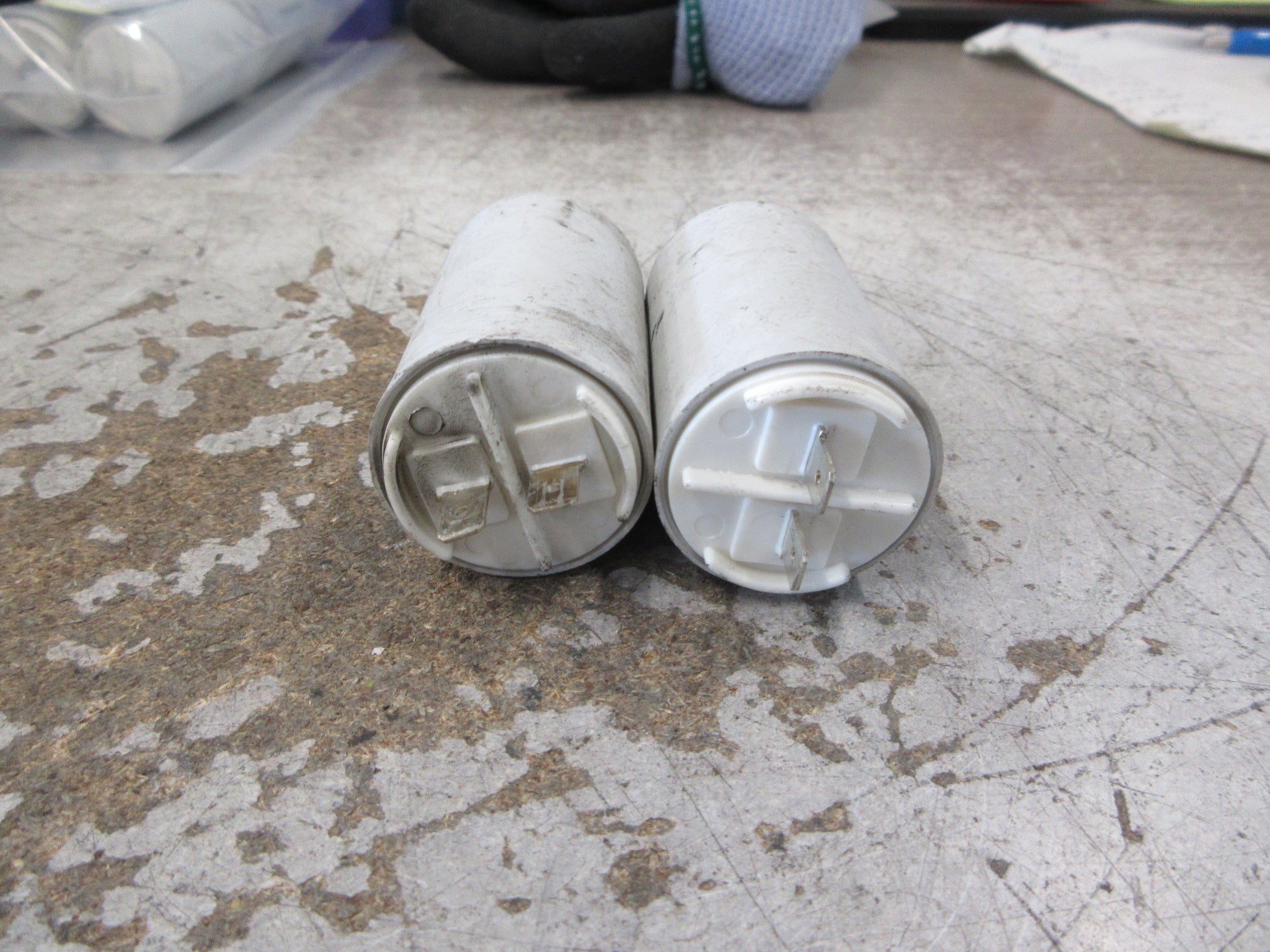 Ducati Capacitor 16.17.12SA 8uF 450V 50-60Hz *Lot of 2* Used