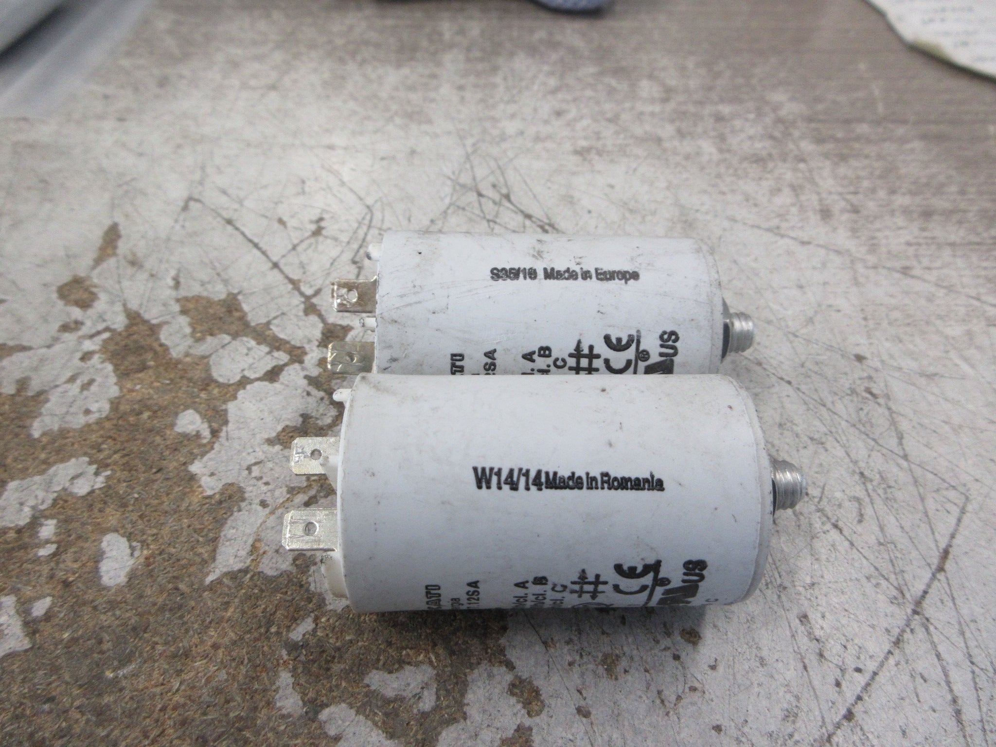 Ducati Capacitor 16.17.12SA 8uF 450V 50-60Hz *Lot of 2* Used