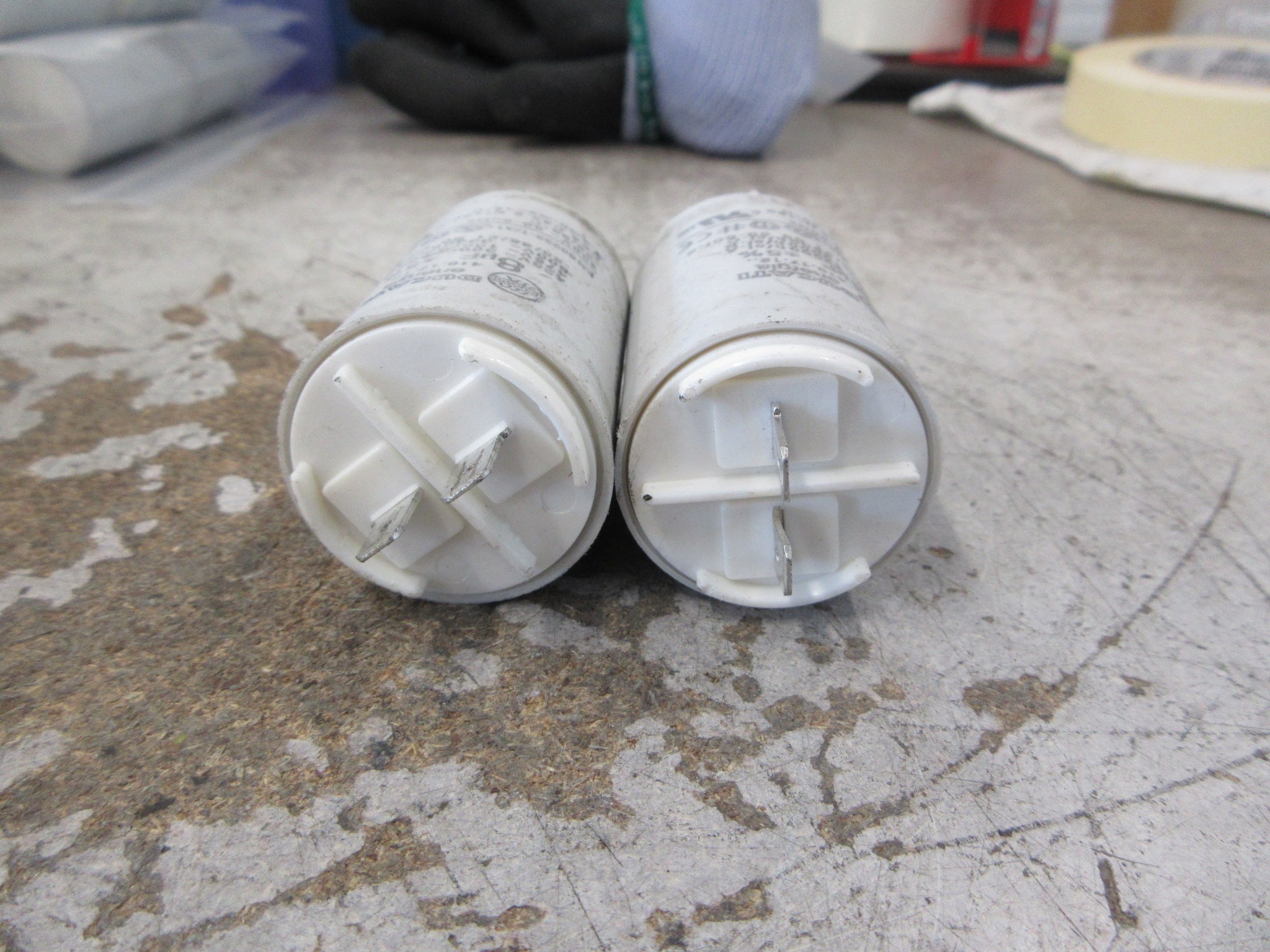 Ducati Capacitor 416.17.12.. 8uF 450V 50-60Hz *Lot of 2* Used