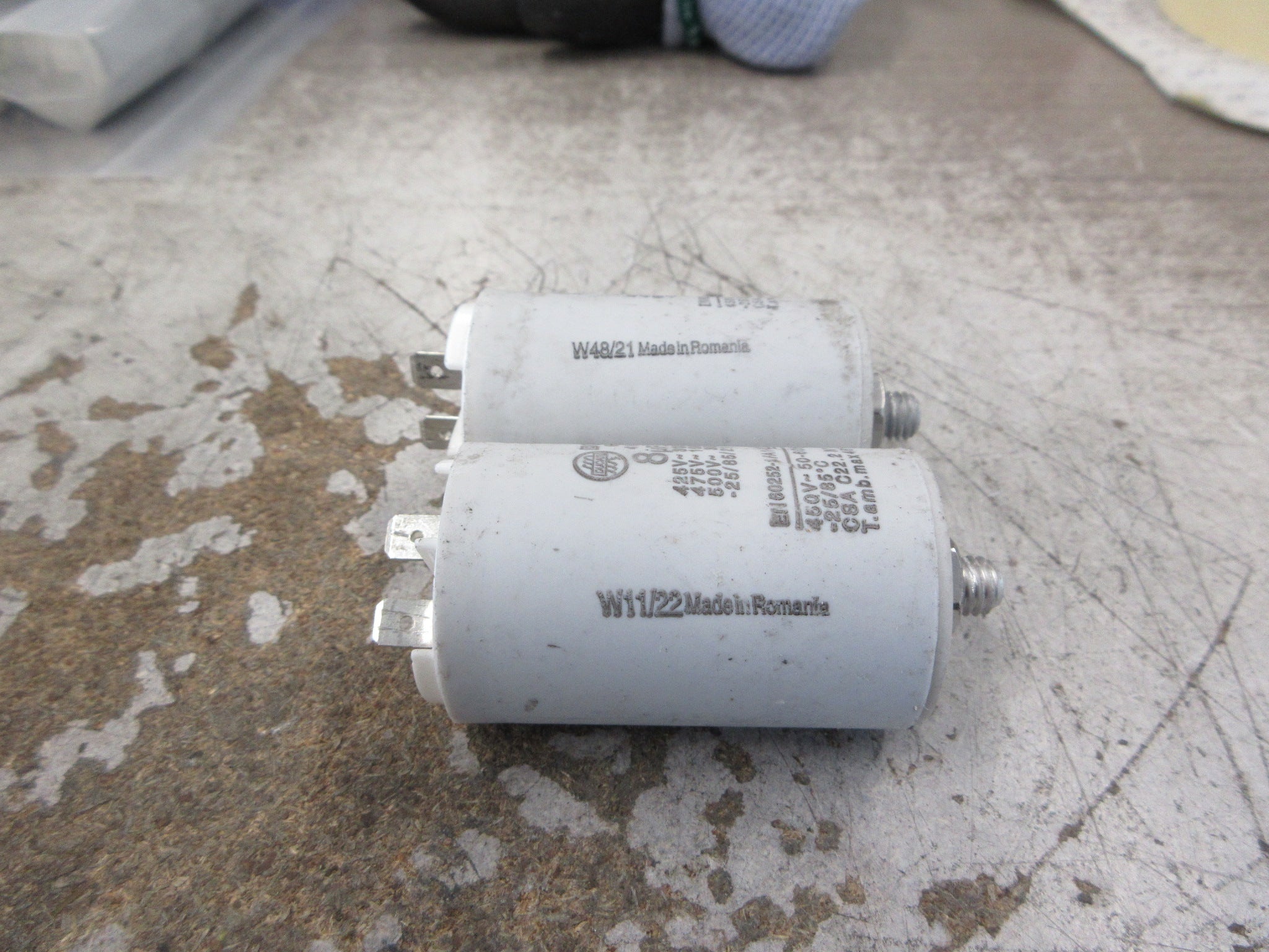 Ducati Capacitor 416.17.12.. 8uF 450V 50-60Hz *Lot of 2* Used