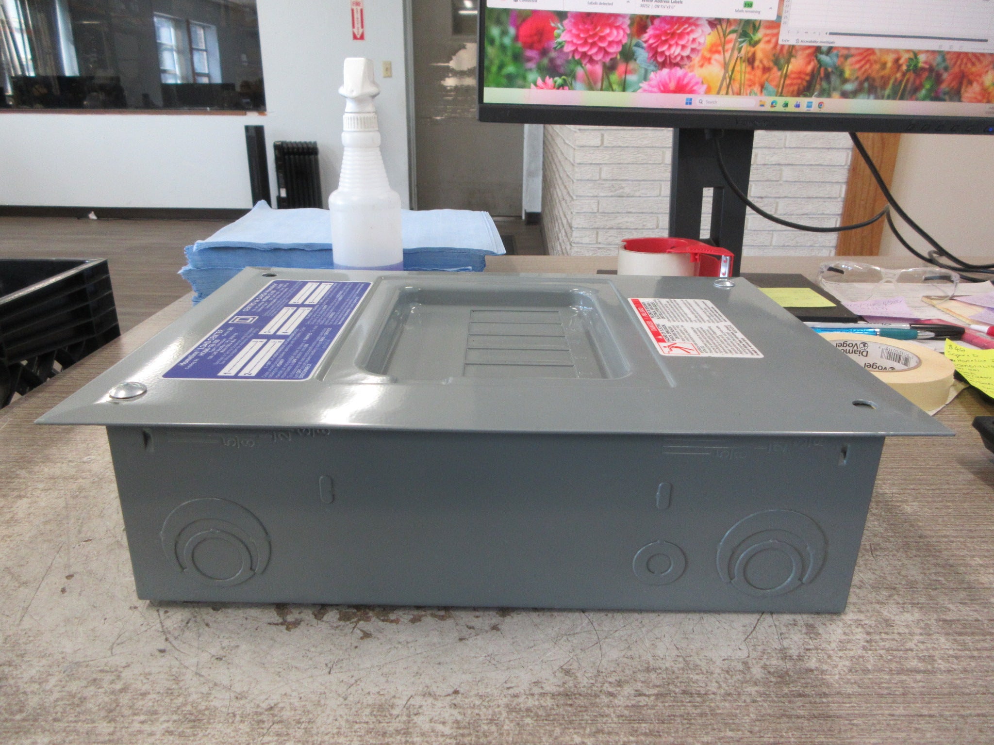 Square D Home Line Indoor Load Center HOM12L100FCP Ser. 001 100A New Surplus