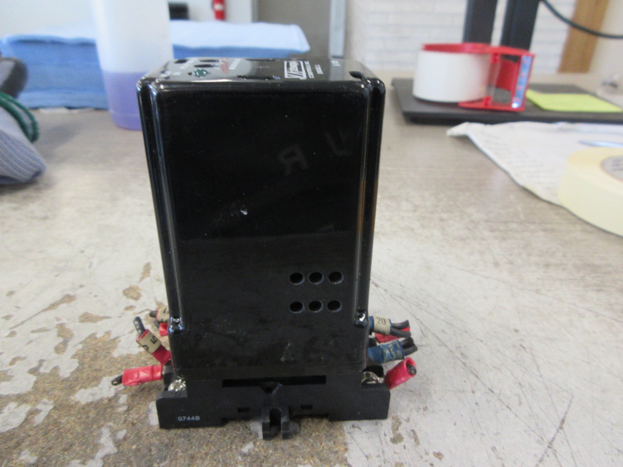 Zenith Controls ARSM-4 Solid State Voltage Sensor K-1188 Input: 480V Used