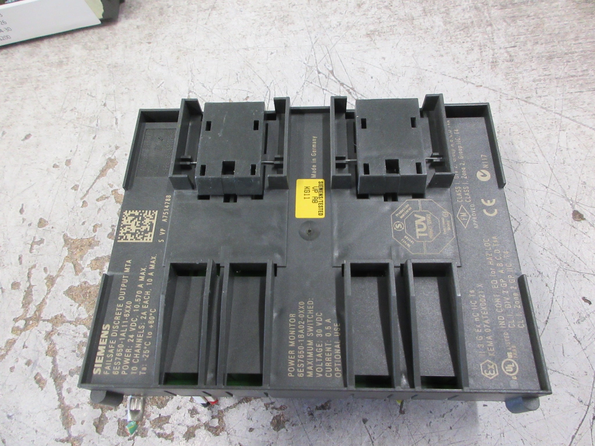 Siemens Failsafe Discrete Output MTA 6ES7650-1AL11-6XX0 10-Ch Used