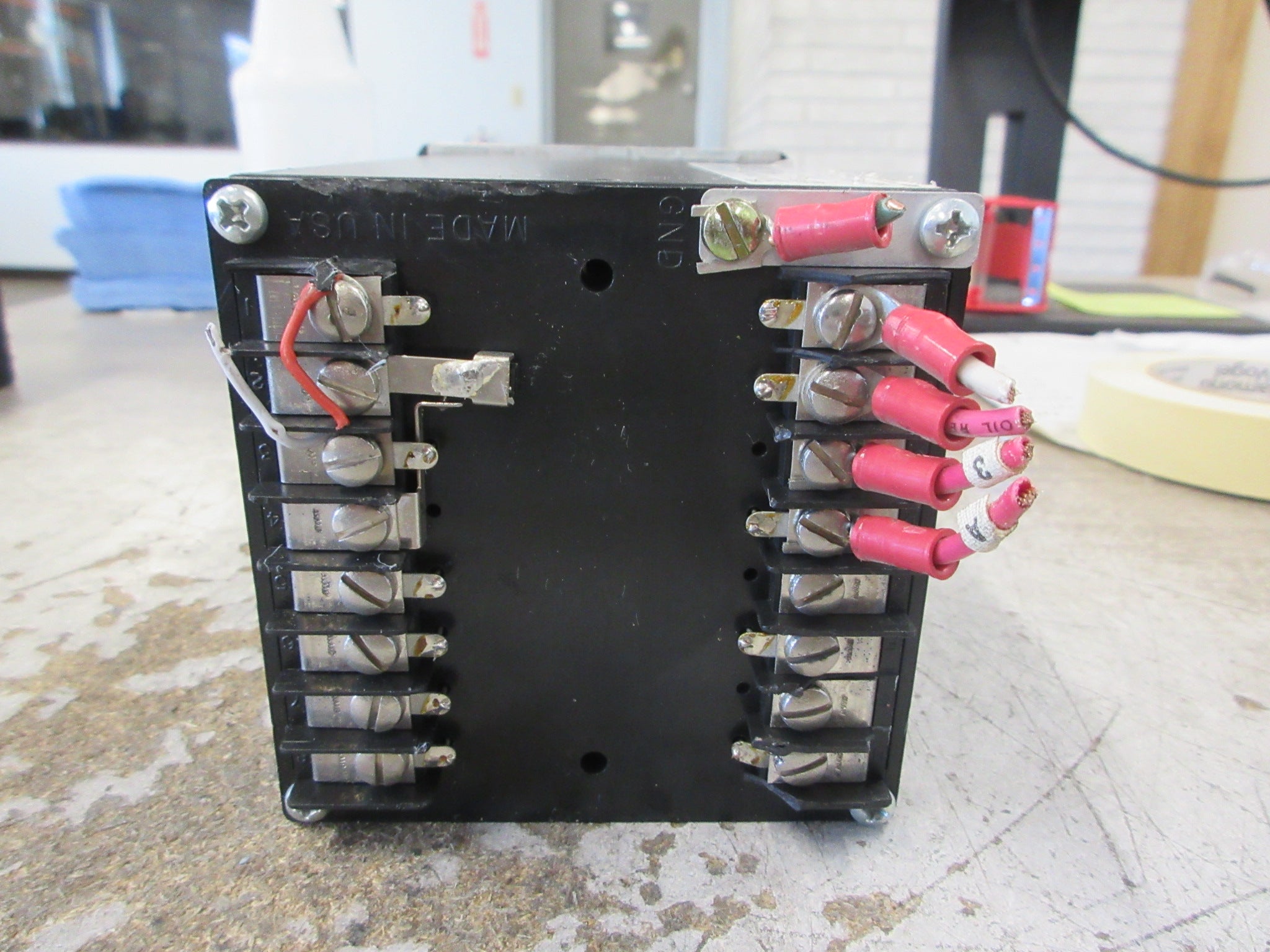 Partlow MIC 2000 Series Process Controller 2130001 115V *Chipped Insulator* Used