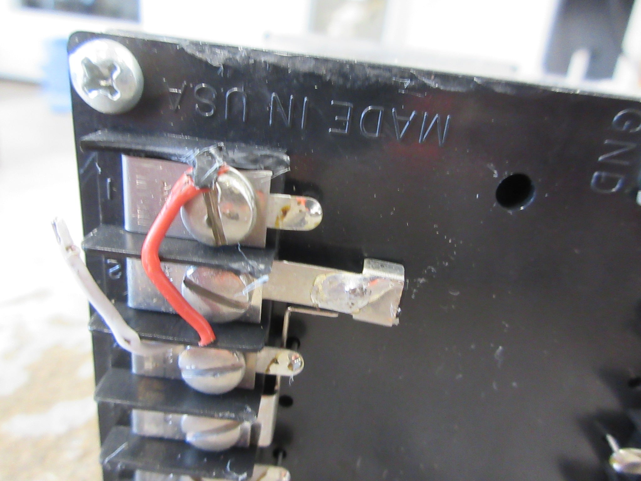 Partlow MIC 2000 Series Process Controller 2130001 115V *Chipped Insulator* Used