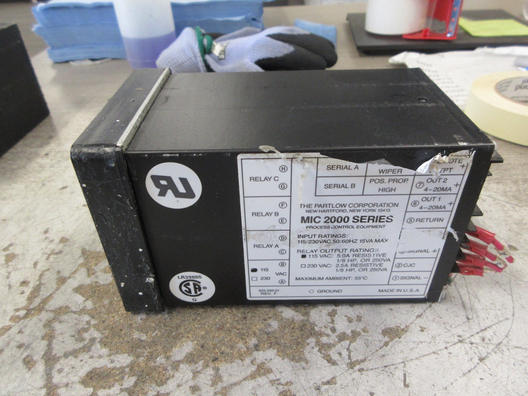 Partlow MIC 2000 Series Process Controller 2130001 115V *Chipped Insulator* Used