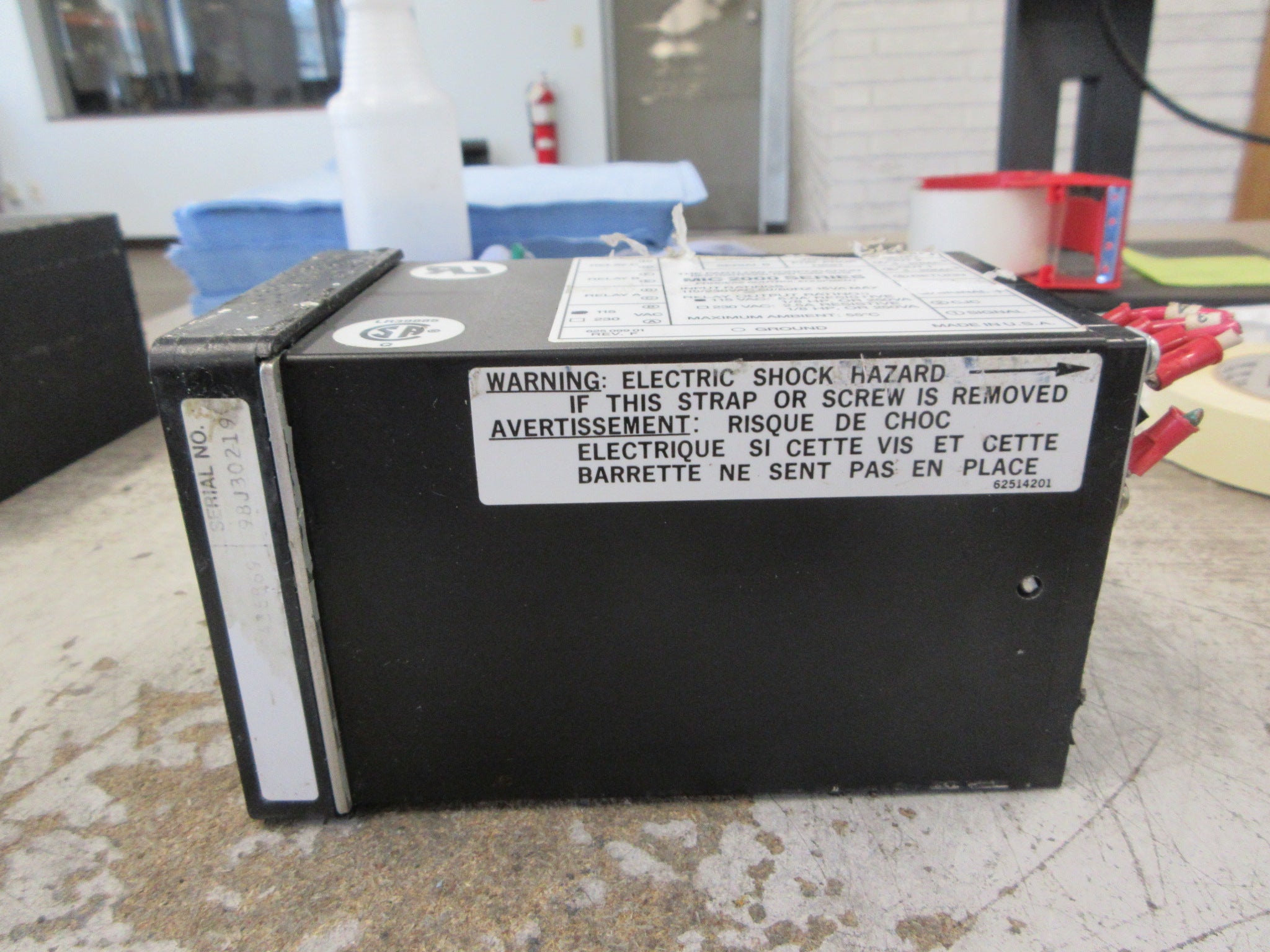Partlow MIC 2000 Series Process Controller 2130001 115V *Chipped Insulator* Used
