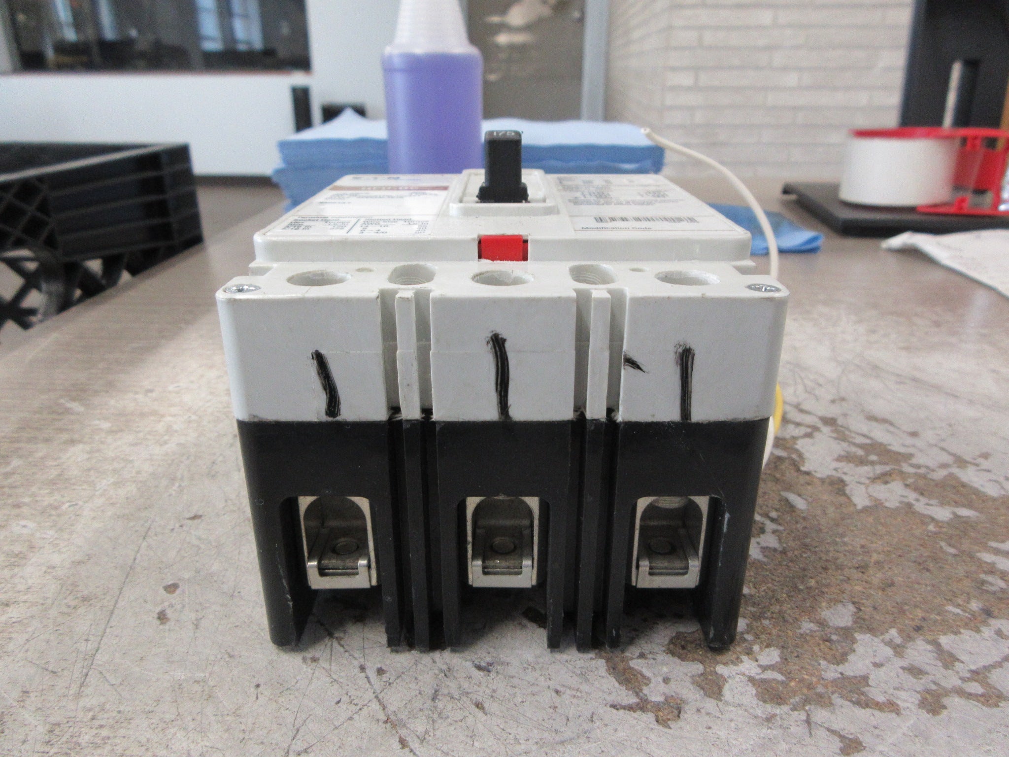 Eaton HFD-DC Circuit Breaker HFDDC3175LA03S21 Style: SPECIAL1918 175A Used