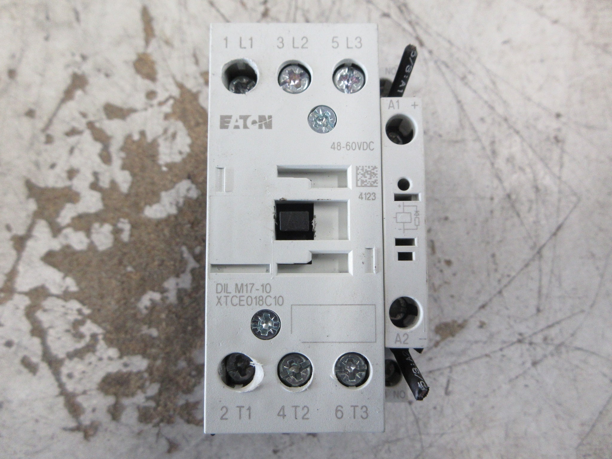 Eaton Contactor DIL M17-10 XTCE018C10 48-60VDC Coil 40A 600V Used