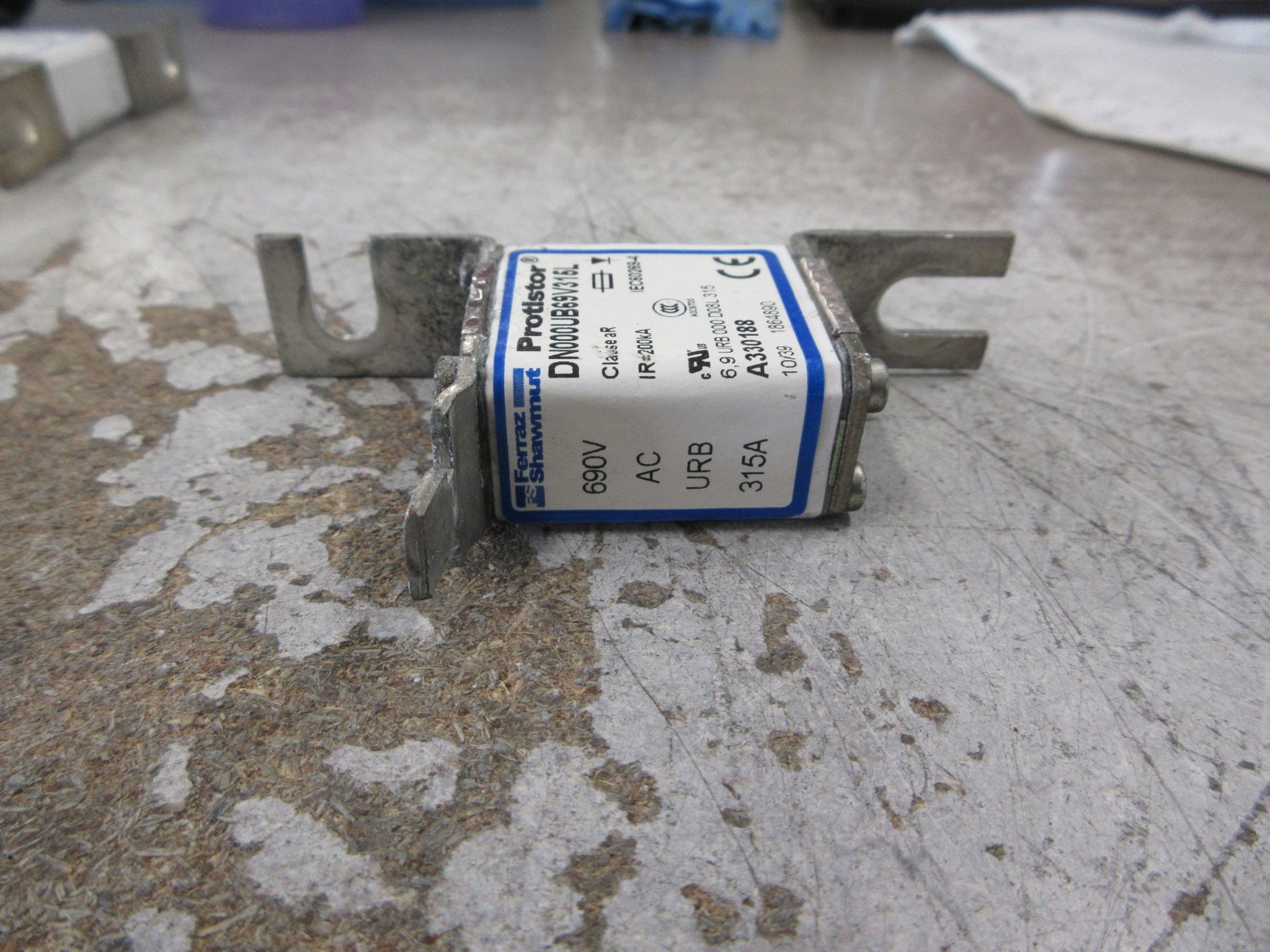 Ferraz Shawmut Protistor Fuse DN000UB69V315L 315A 690V Used