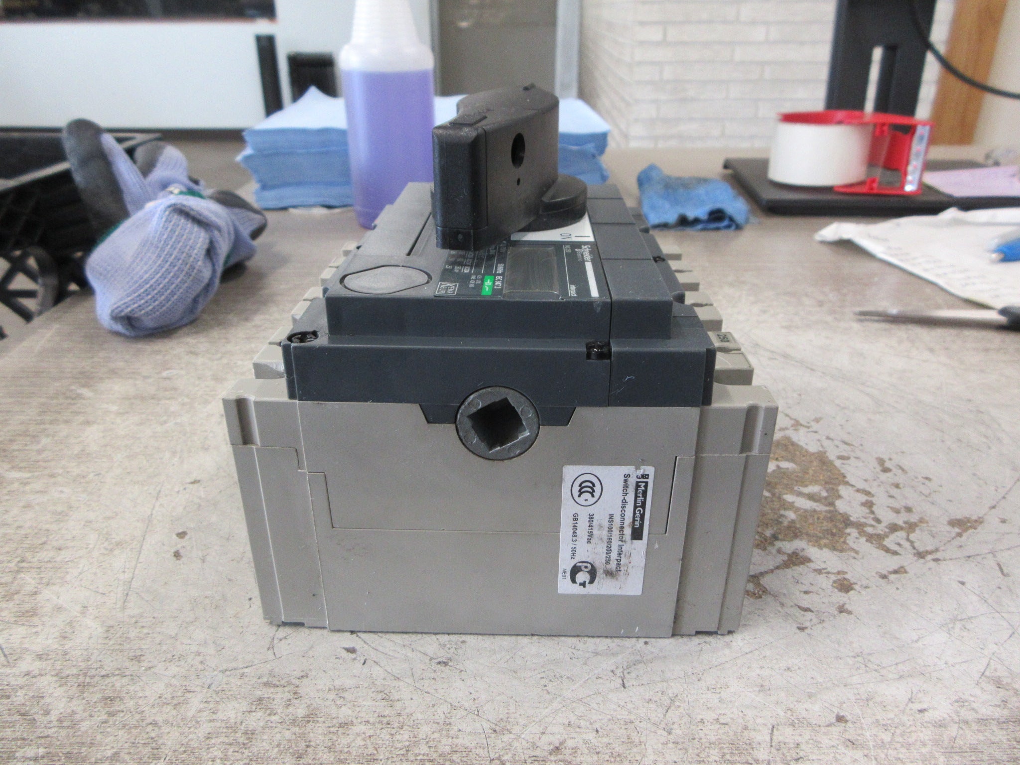 Schneider Electric Interpact Disconnect Switch INS 250 690V 250A 3P Used