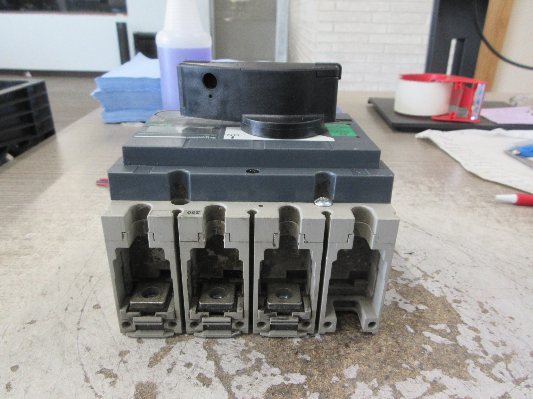 Schneider Electric Interpact Disconnect Switch INS 250 690V 250A 3P Used