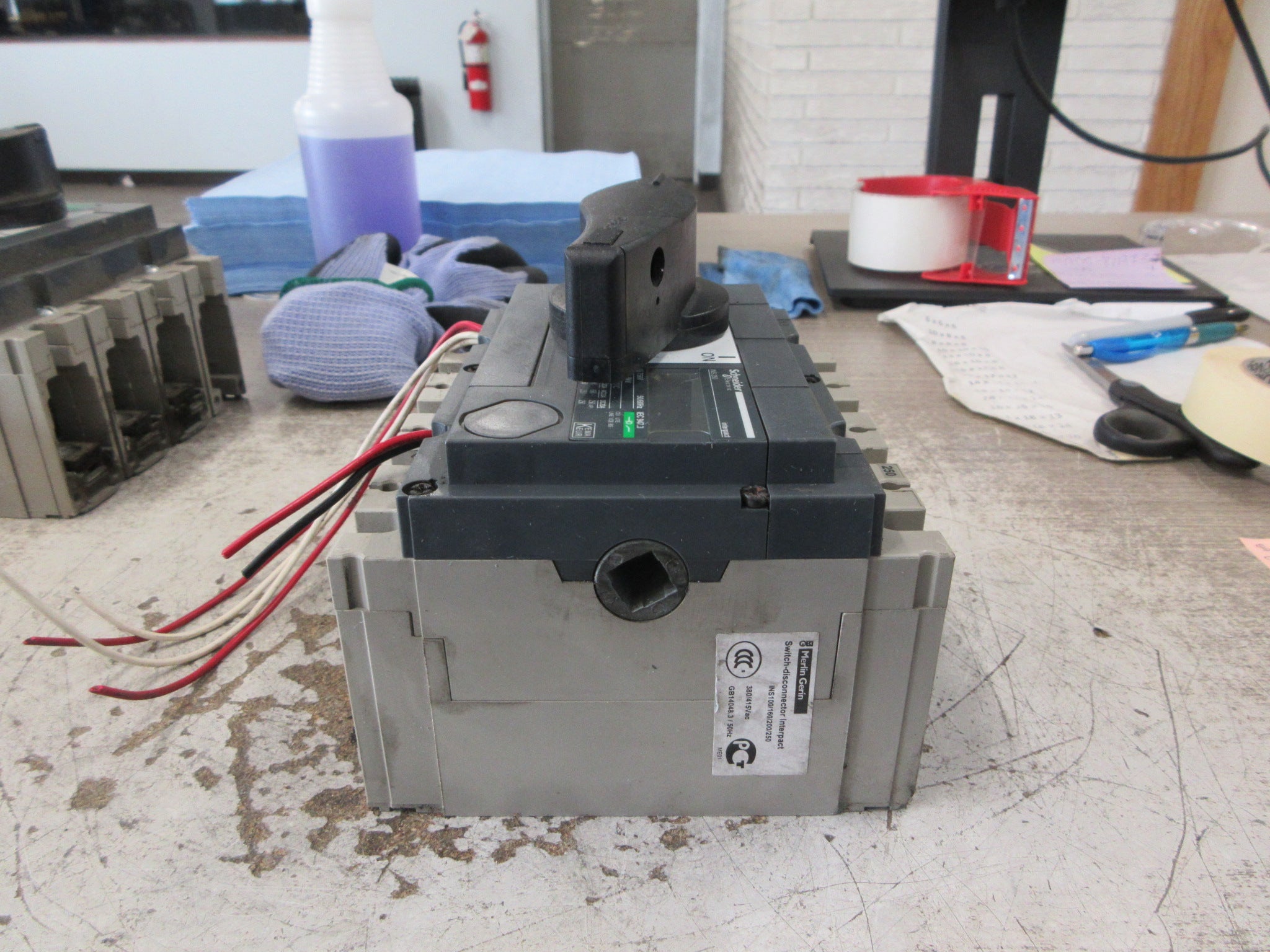 Schneider Electric Interpact Disconnect Switch INS 250 690V 250A 3P Used