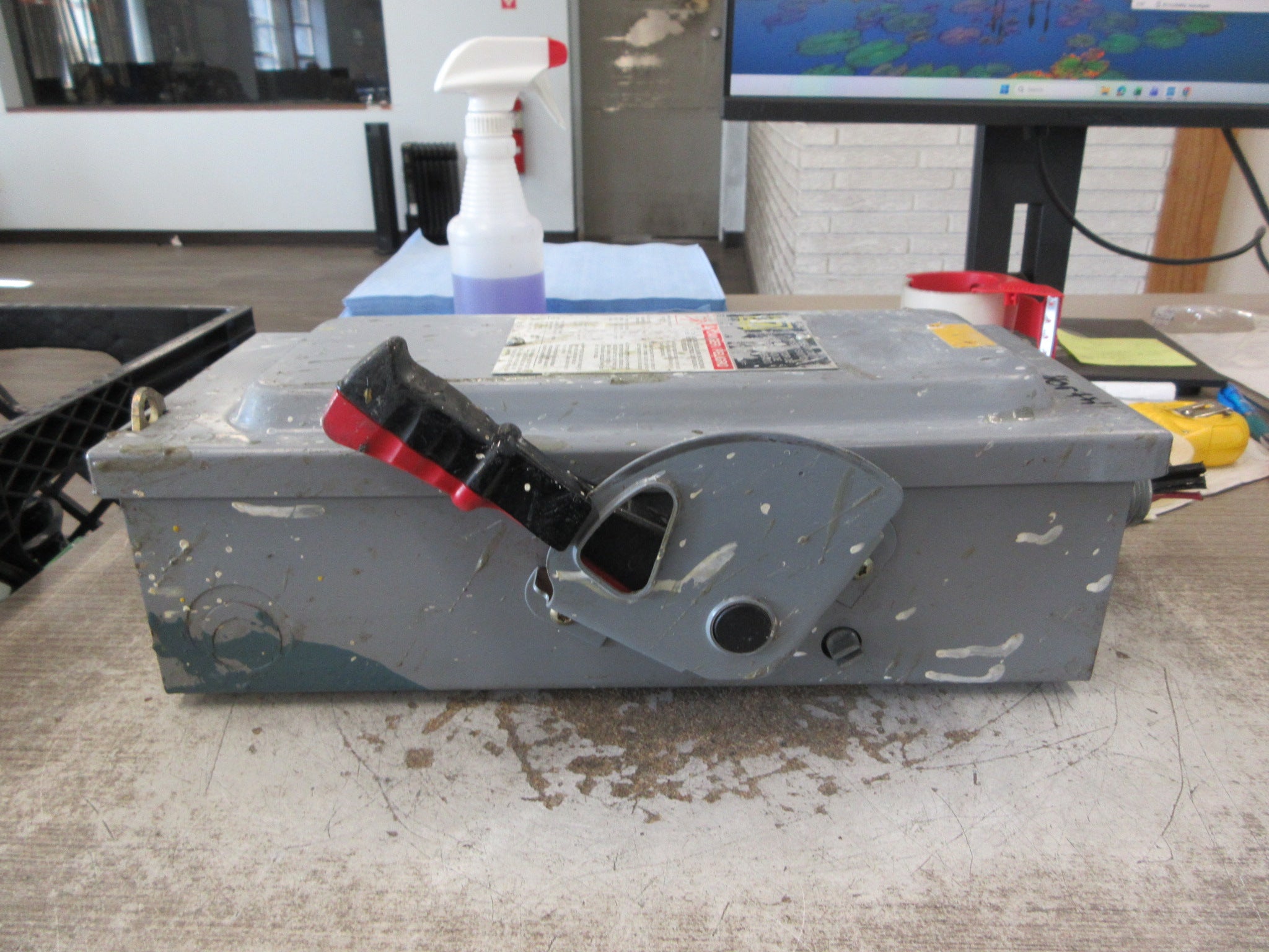 Square D Fusible Safety Switch/Disconnect H321N Ser. F05 30A 240V 3P Used