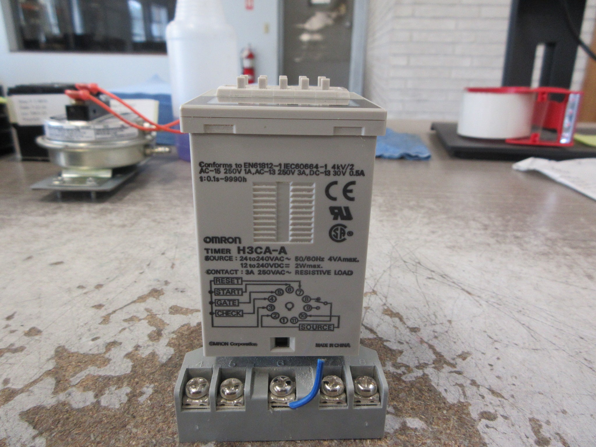 Omron Timer H3CA-A Range: 0.1s-9990h 24-240VAC 12-240VDC W/ Base Used
