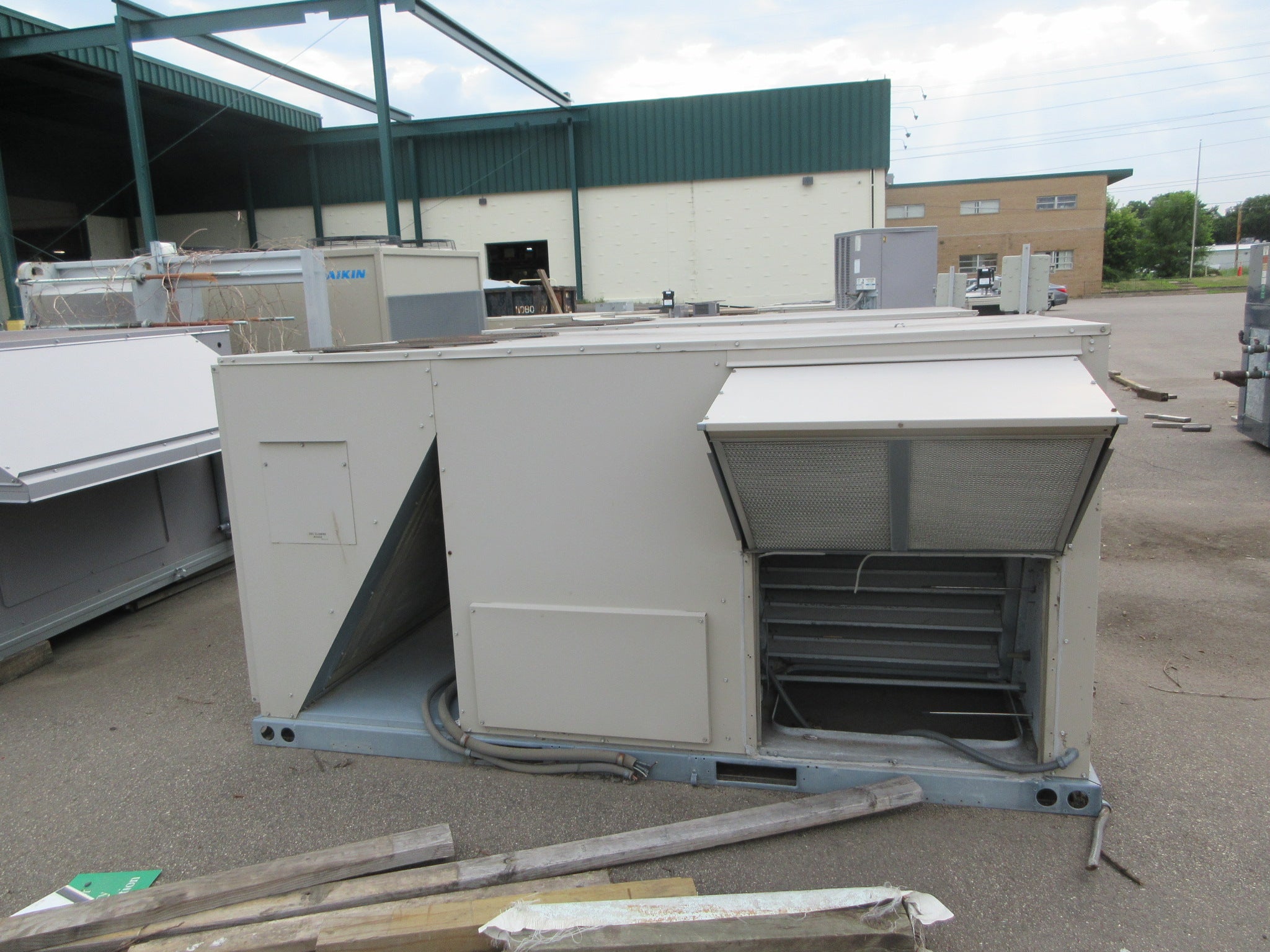 Lennox LGC Rooftop Unit LGC150S4BH2G 12.5-Ton 460V 3Ph Natural Gas Heat Used