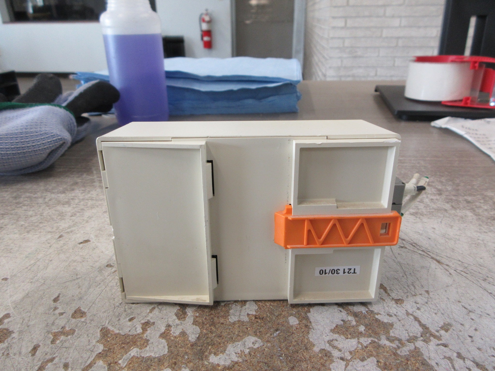 Phoenix Contact EM-DUO 120/15 Duplex Receptacle 5600461 125V 15A Used