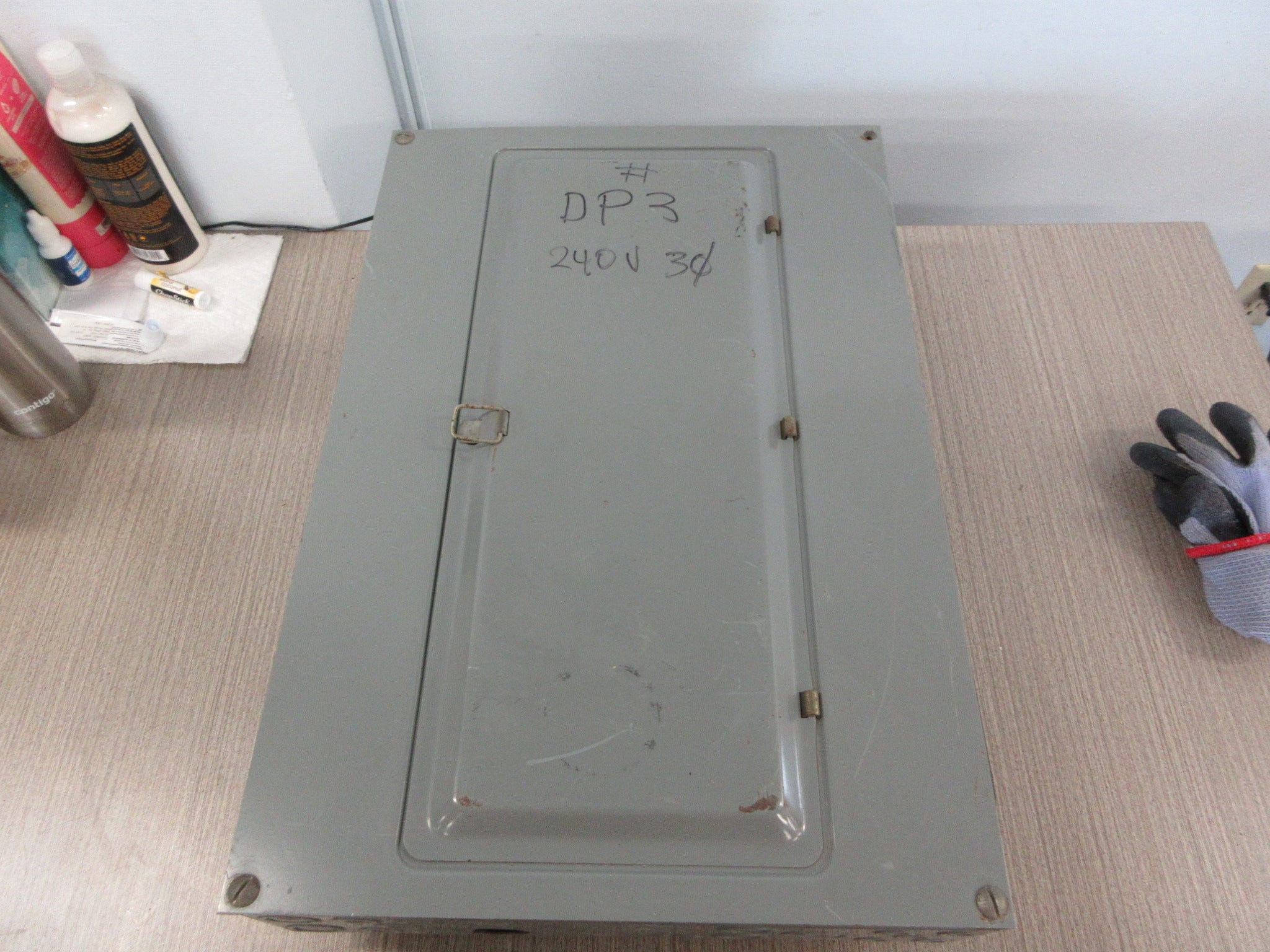 Square D Main Lug Circuit Breaker Panel 20-Circuit Used