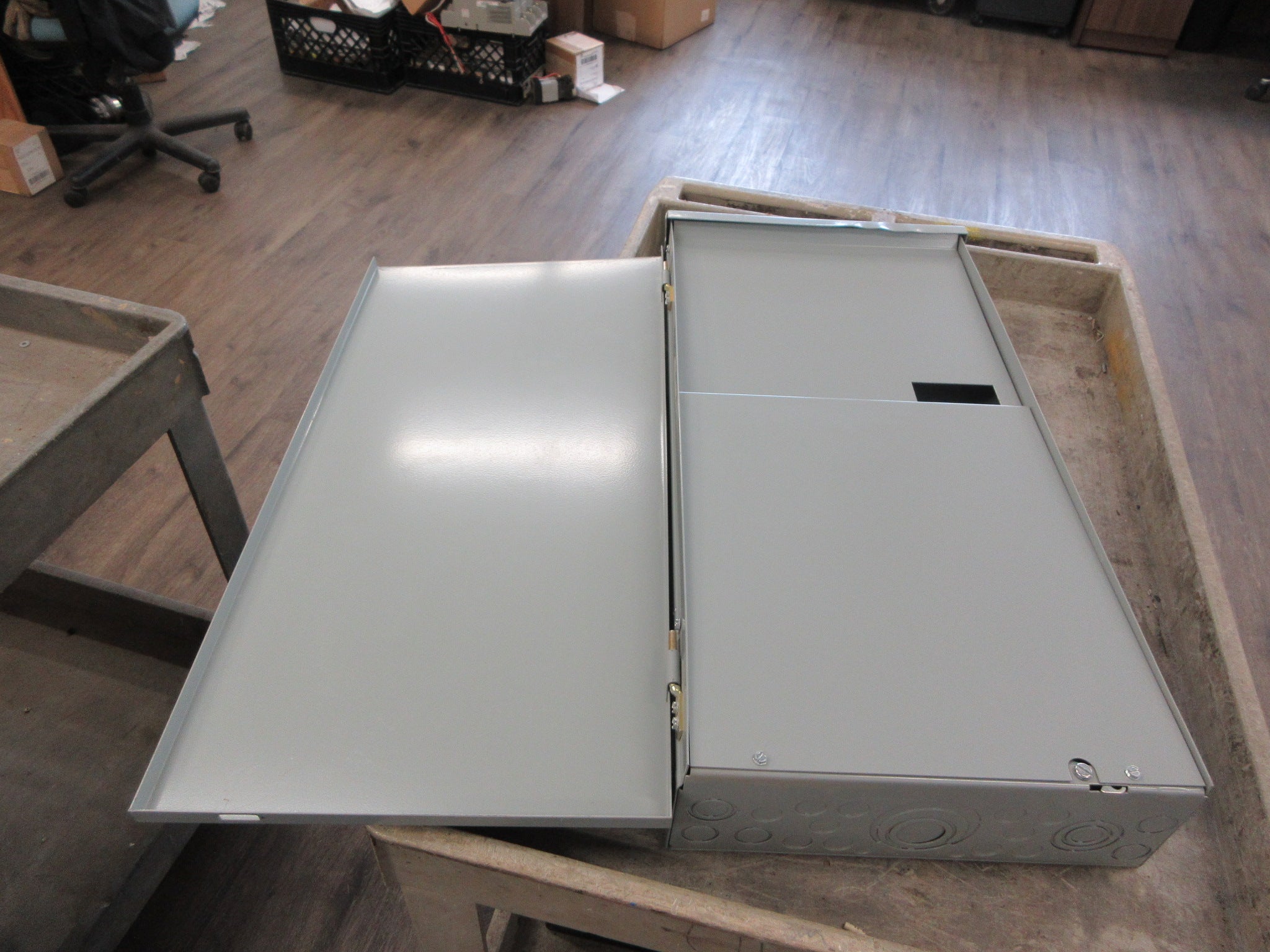 Misc. Brand 3R Disconnect Breaker Panel *Dented 3R Top* *No Box* New Surplus