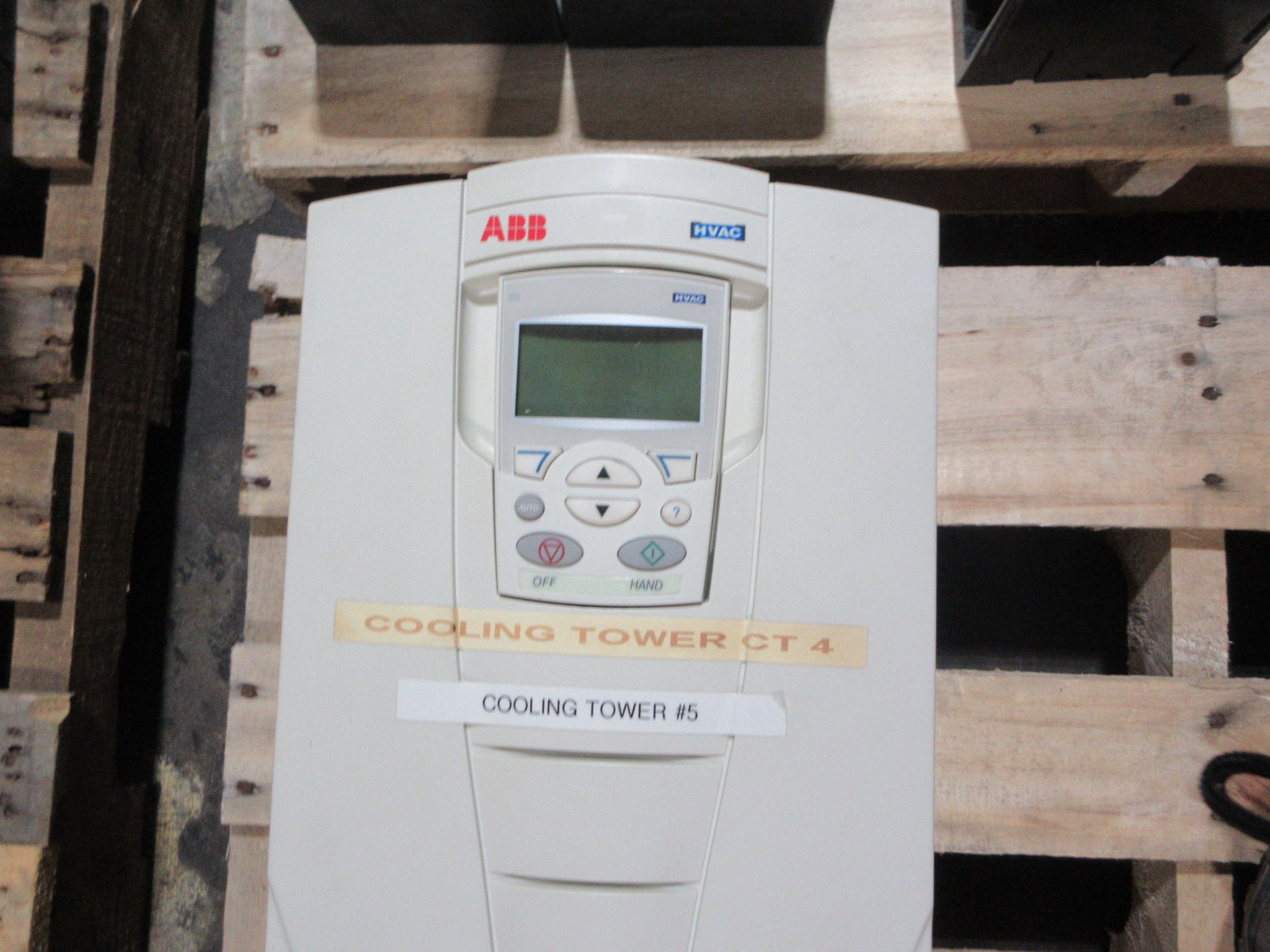 ABB ACH550 AC Drive w/ Bypass ACH550-VDR-031A-4+F267 20HP 3Ph w/ Keypad Used