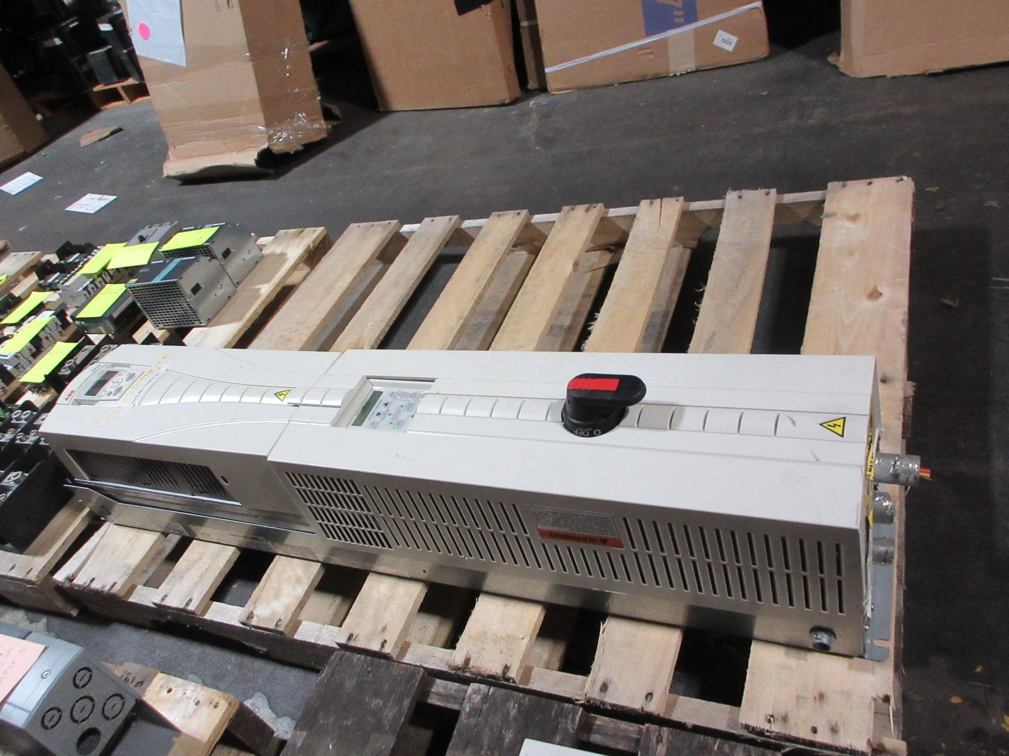 ABB ACH550 AC Drive w/ Bypass ACH550-VDR-031A-4+F267 20HP 3Ph w/ Keypad Used