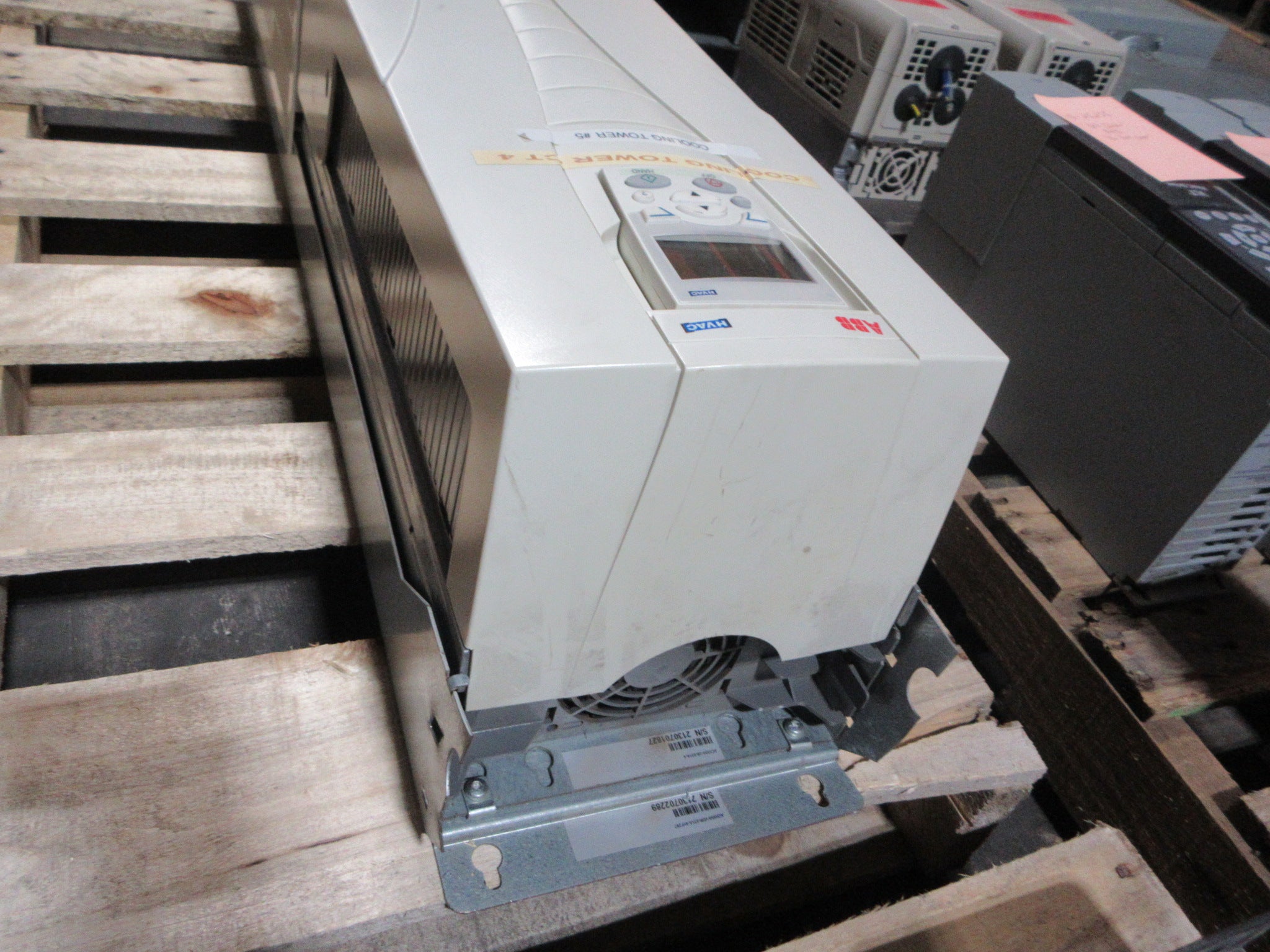 ABB ACH550 AC Drive w/ Bypass ACH550-VDR-031A-4+F267 20HP 3Ph w/ Keypad Used