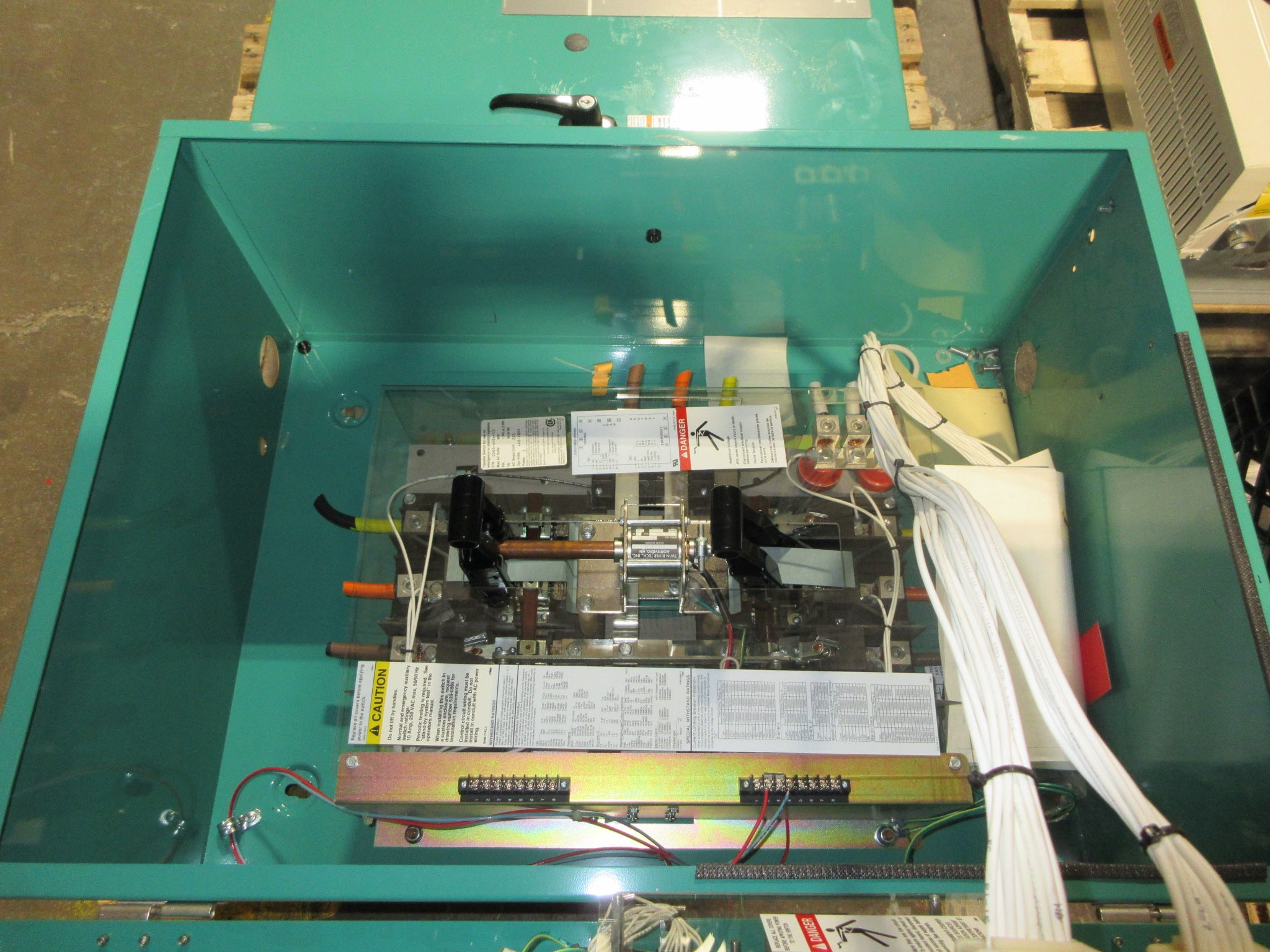 Cummins PowerCommand Automatic Transfer Switch OTPCB-5630057 225A 480V 60Hz Used