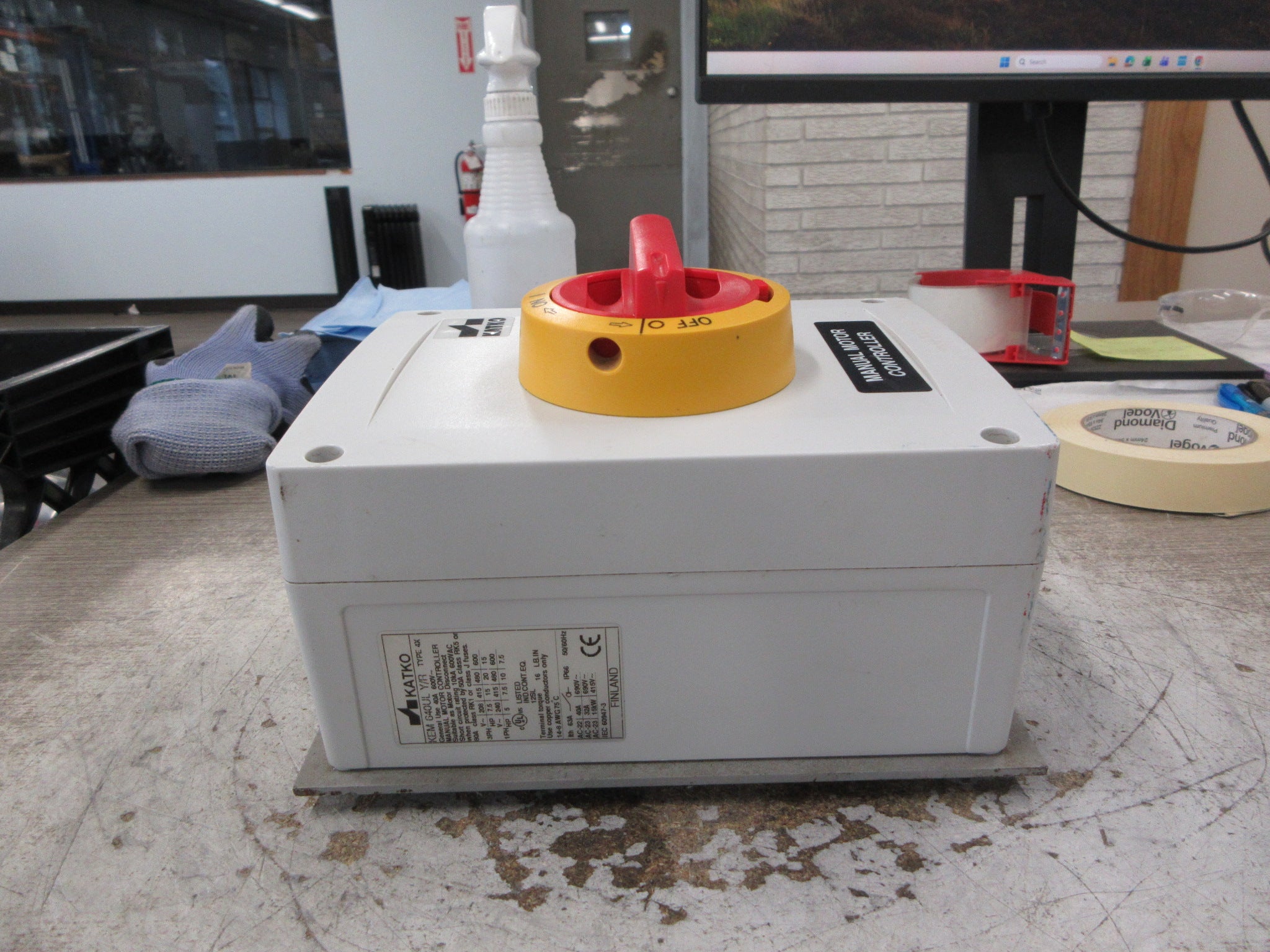 Katko Manual Motor Controller KEM 640UL Y/R 40A 600V Type 4X Enclosure Used