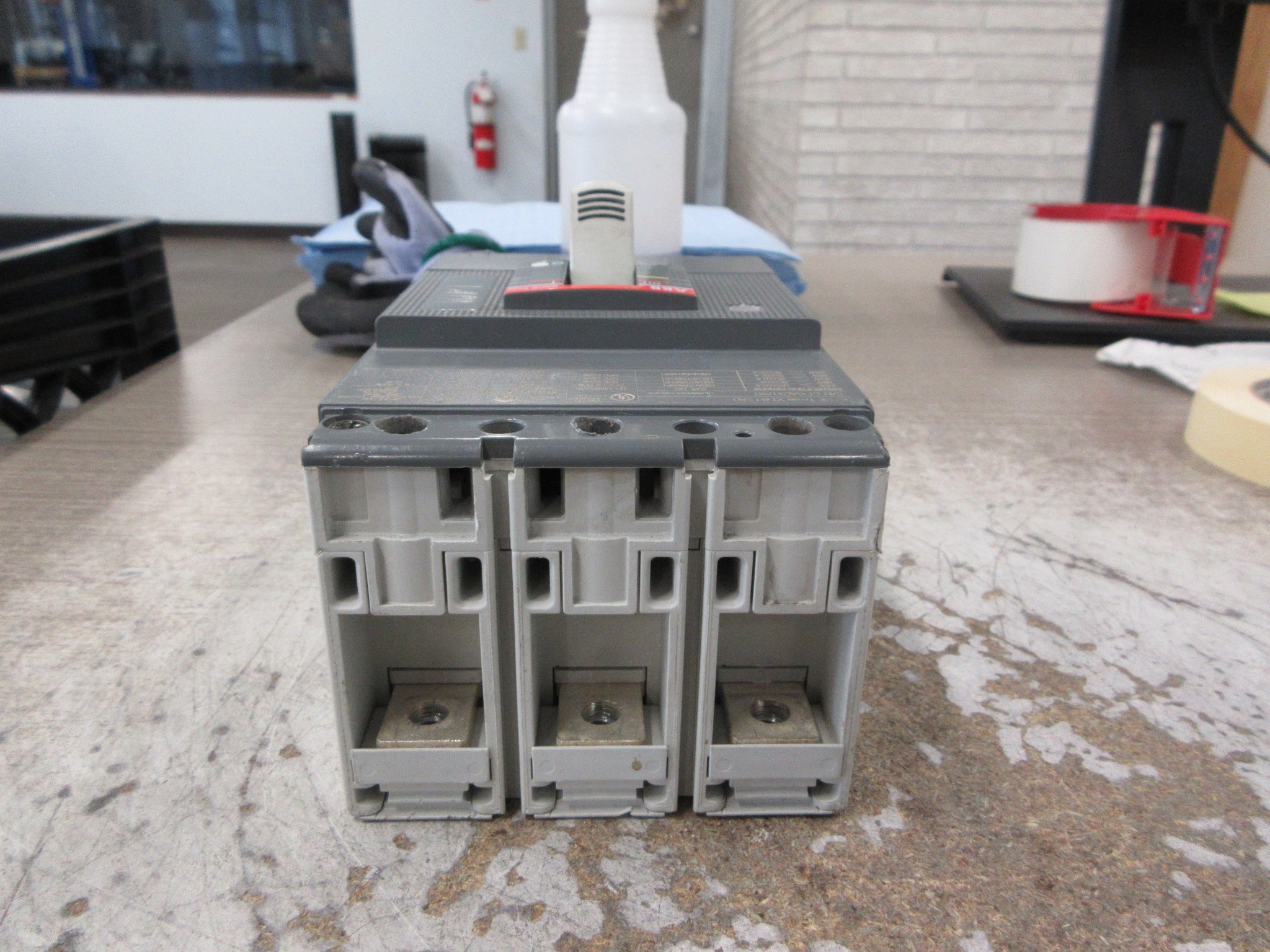 ABB SACE Tmax Circuit Breaker XT4H 250 690V 250A 3P Used