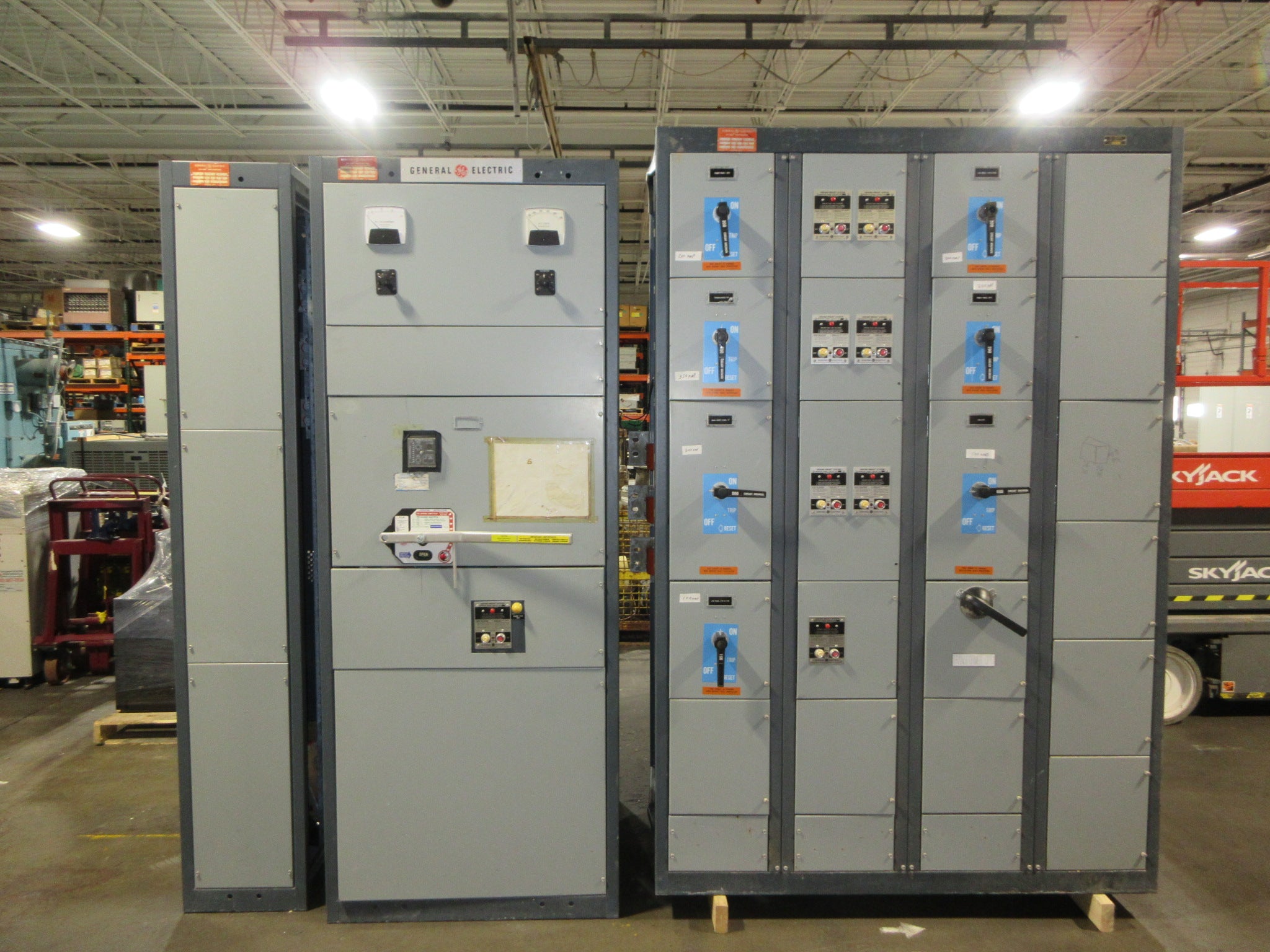 GE AV-Line Switchgear Lineup AC/2A 2000A 277/480V 3Ph 4W 60Hz Used