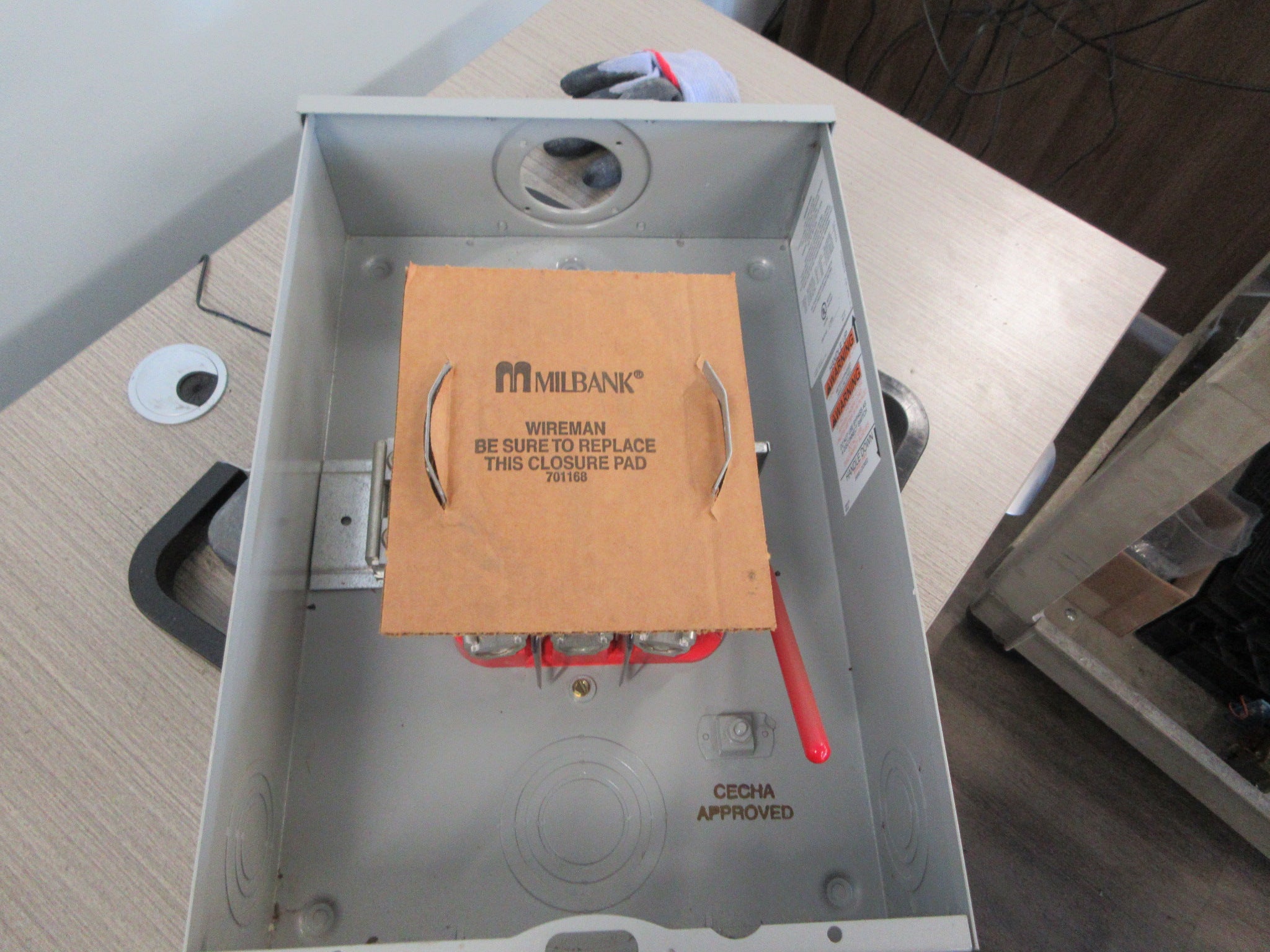 Milbank 3R Meter Socket 9700L 200A 600V 3Ph 4W *No 3R Cap* Used